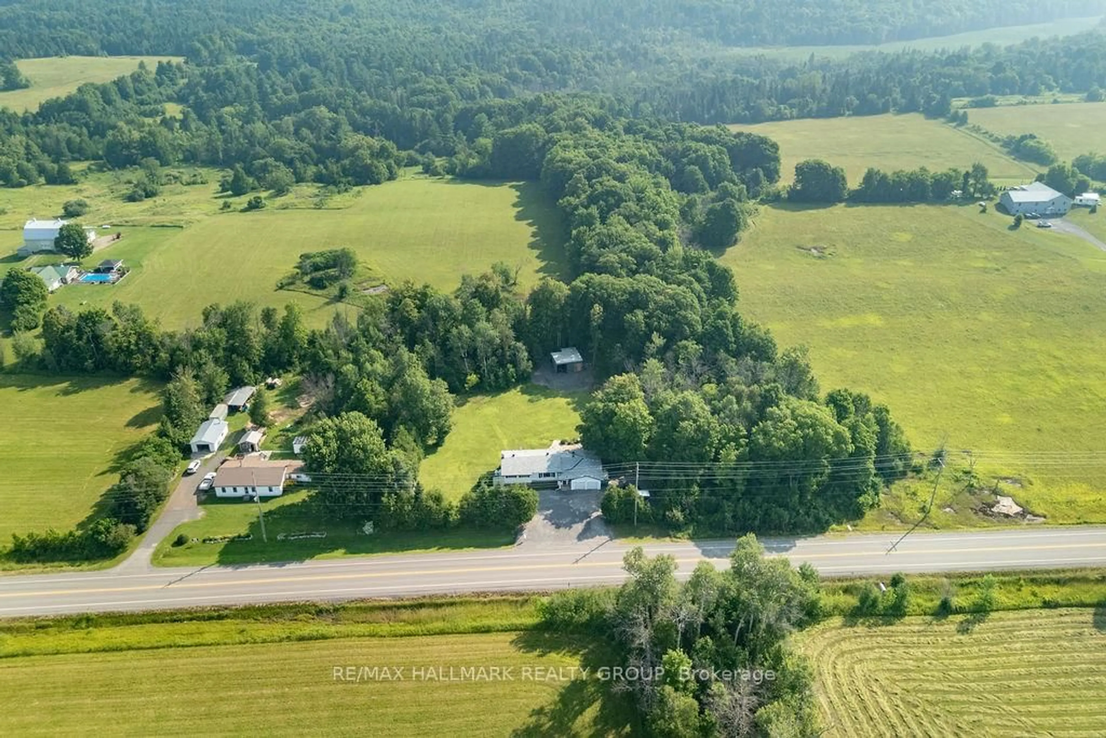 A pic from outside/outdoor area/front of a property/back of a property/a pic from drone, unknown for 2088 BURNSTOWN Rd, Renfrew Ontario K7V 3Z4