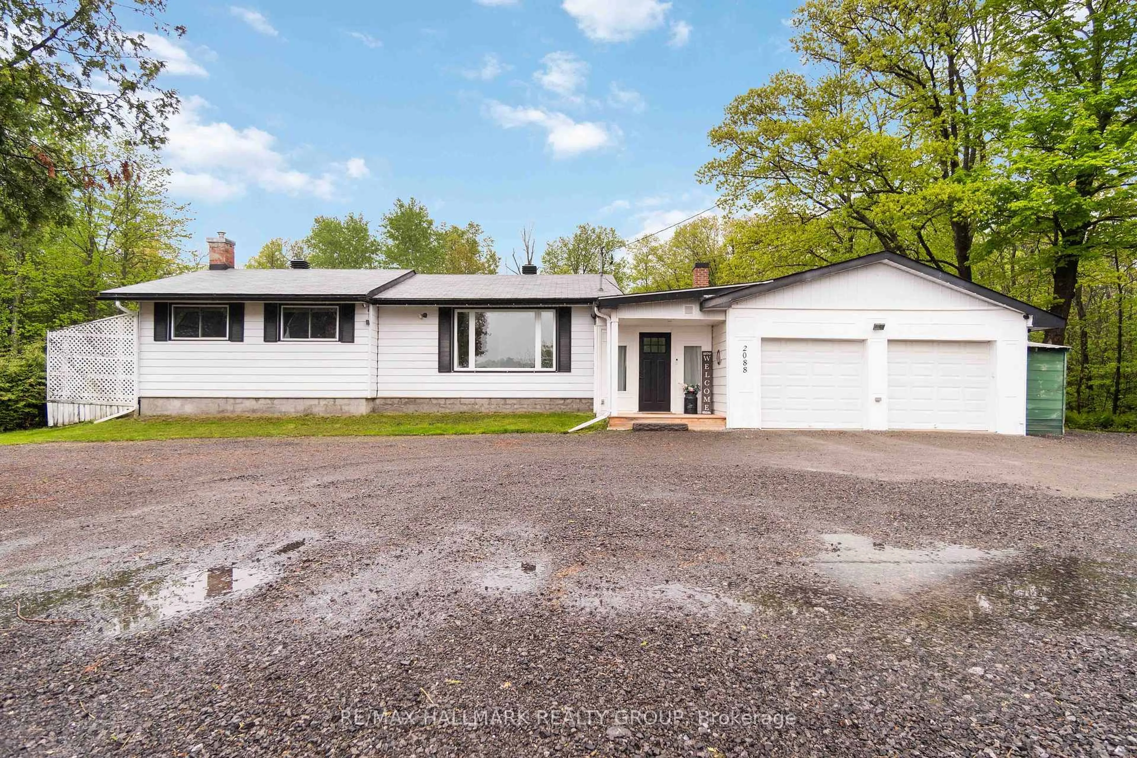 A pic from outside/outdoor area/front of a property/back of a property/a pic from drone, street for 2088 BURNSTOWN Rd, Renfrew Ontario K7V 3Z4