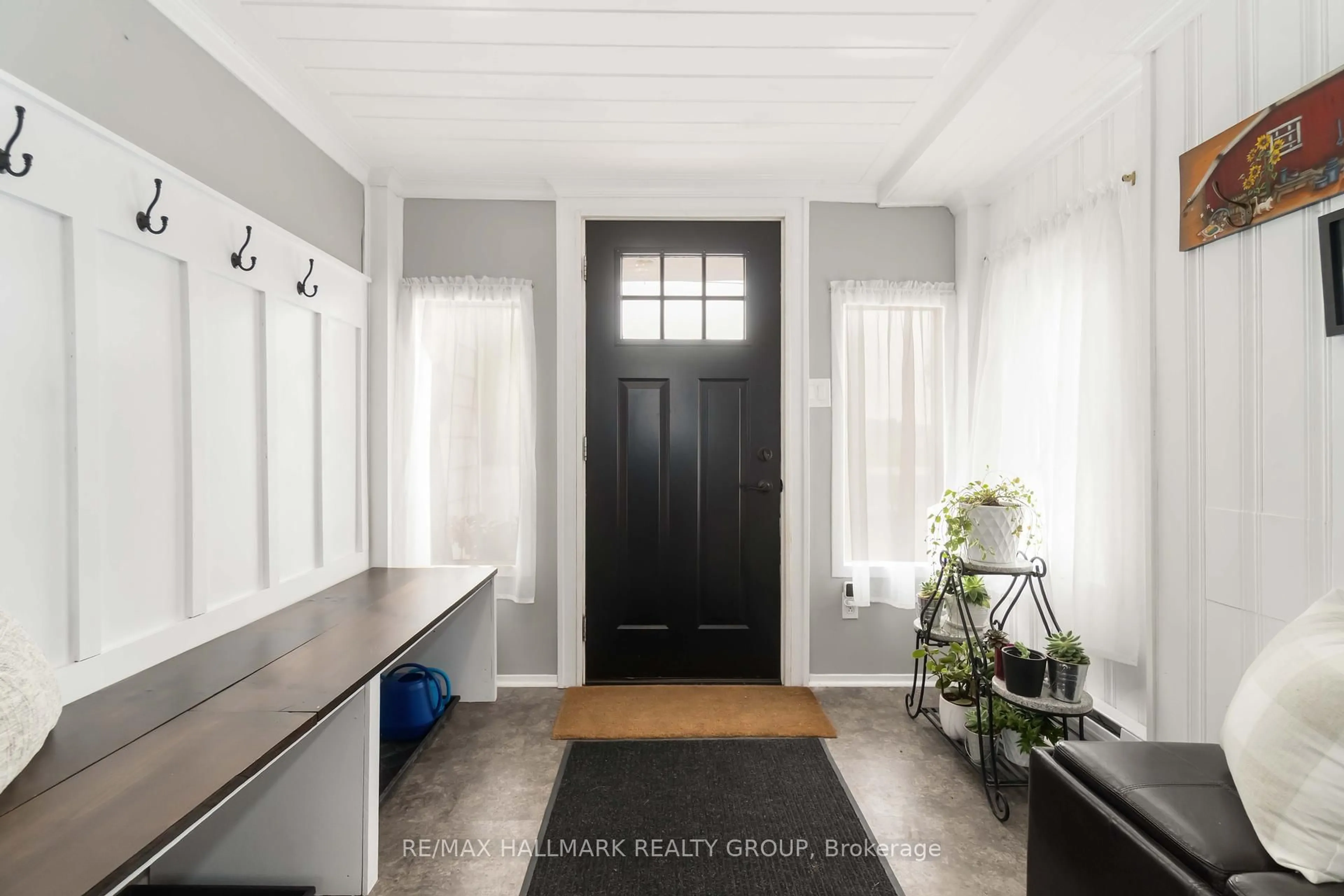 Indoor entryway for 2088 BURNSTOWN Rd, Renfrew Ontario K7V 3Z4