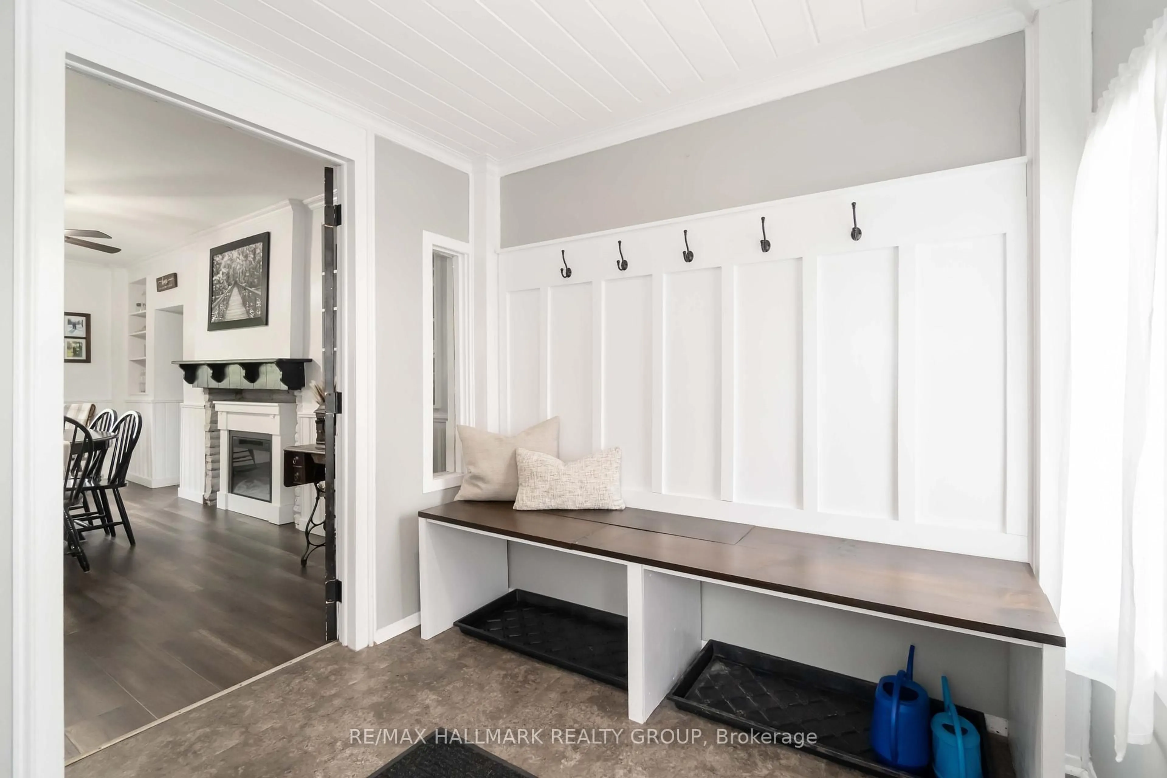 Indoor entryway for 2088 BURNSTOWN Rd, Renfrew Ontario K7V 3Z4