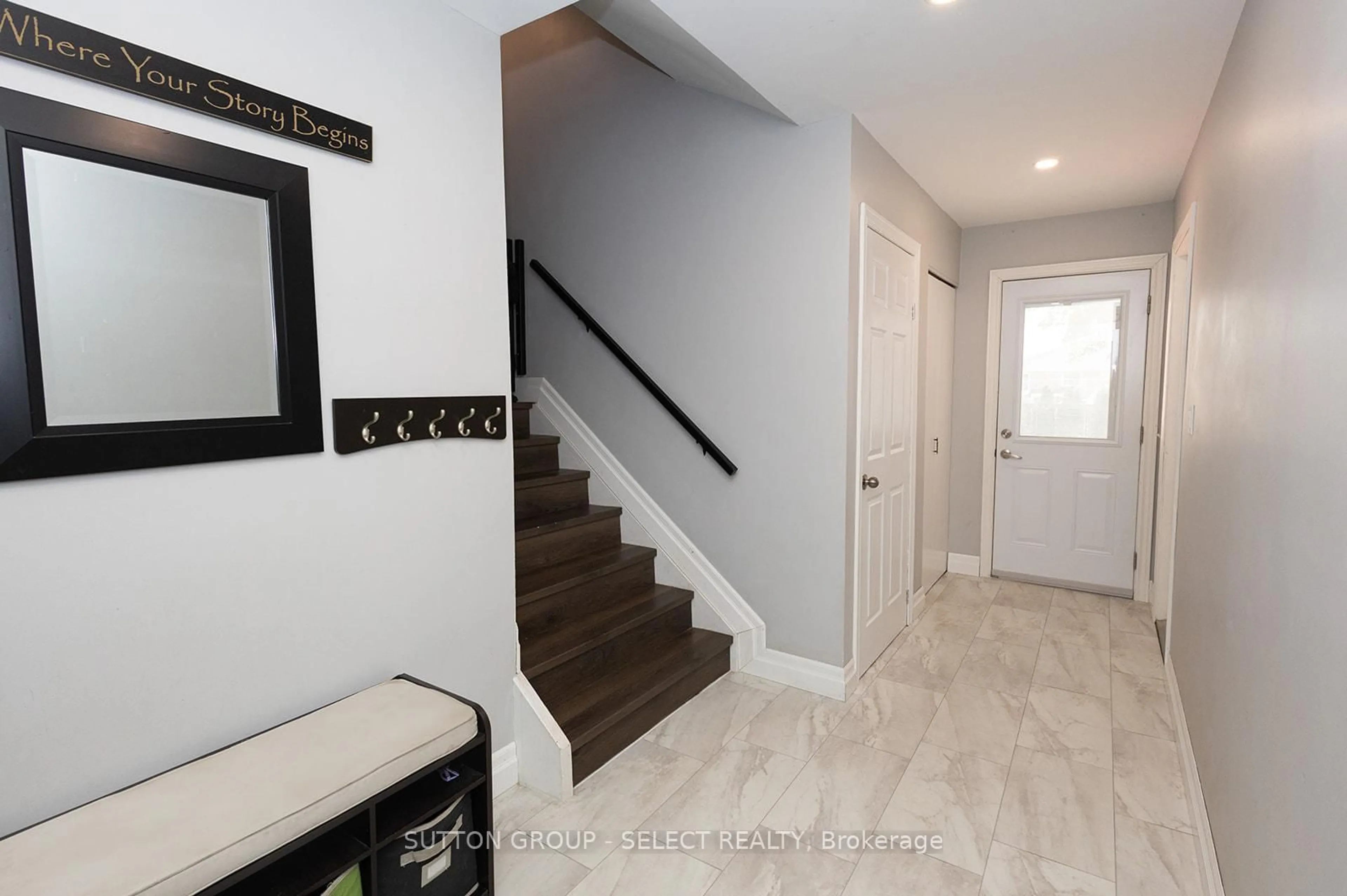 Indoor entryway for 429 Treewood Cres, Sarnia Ontario N7S 5B2