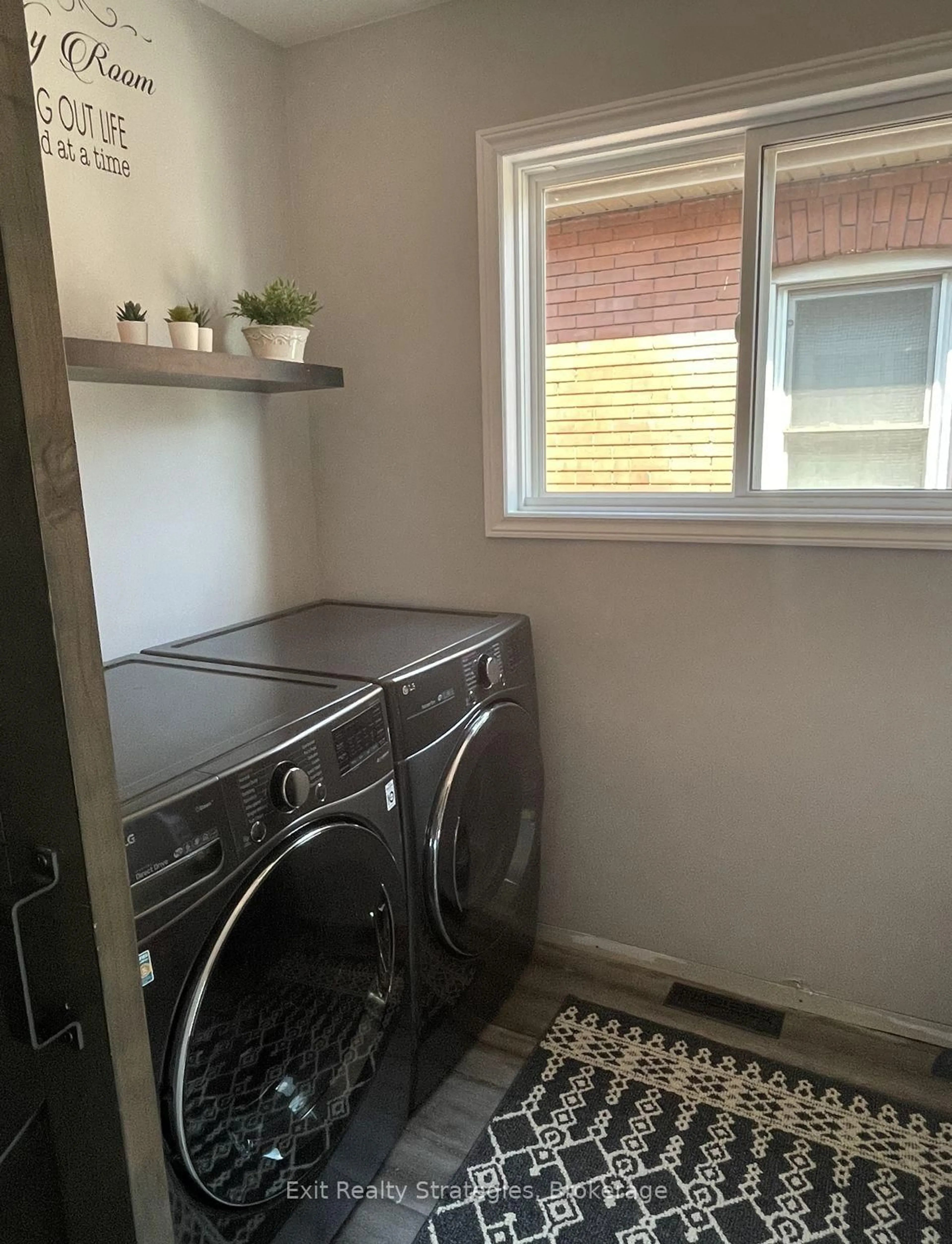 Laundry room for 65 Tuxedo Ave, Hamilton Ontario L8H 4P6