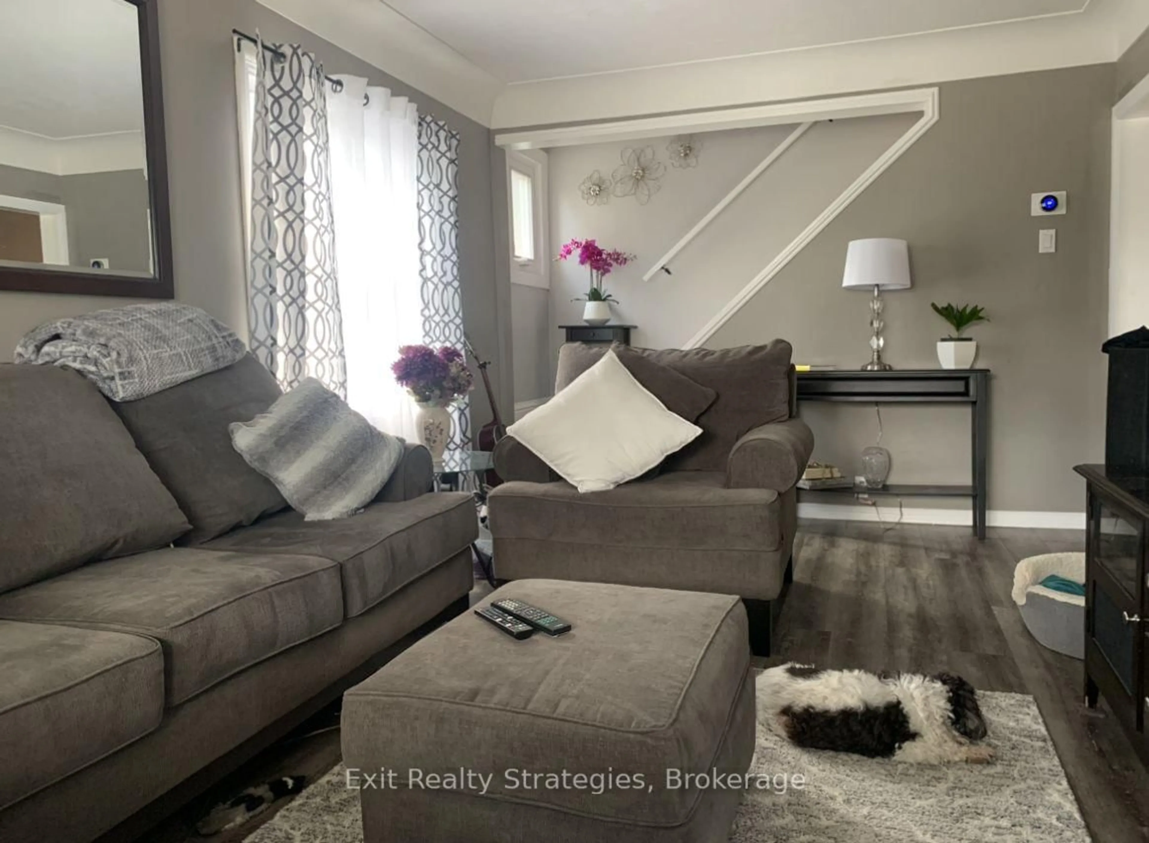 Living room with furniture, unknown for 65 Tuxedo Ave, Hamilton Ontario L8H 4P6
