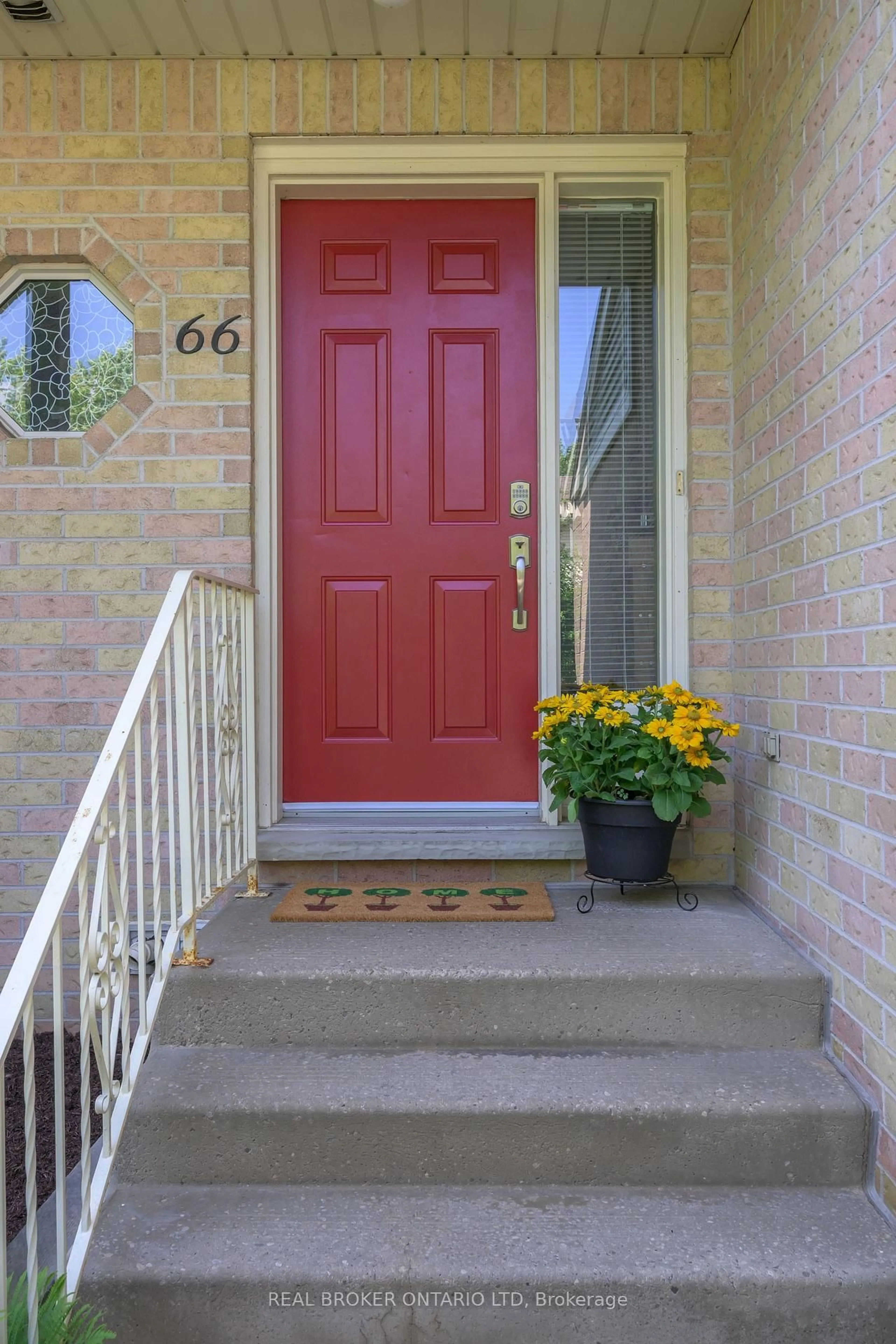 Indoor entryway for 9 Ailsa Pl #66, London South Ontario N5Z 4Z6