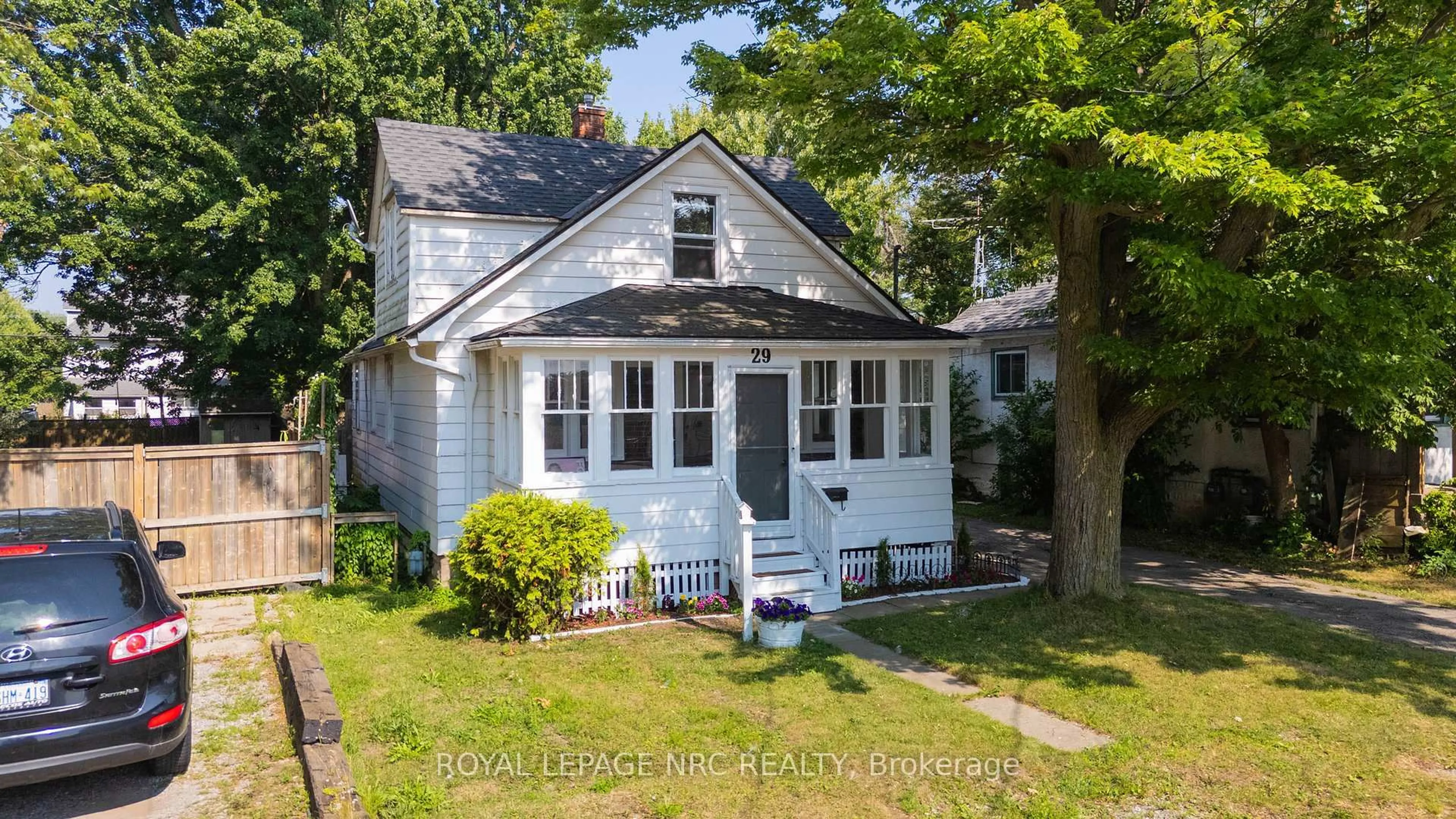 Home with vinyl exterior material, street for 29 Erie St, Port Colborne Ontario L3K 4L8