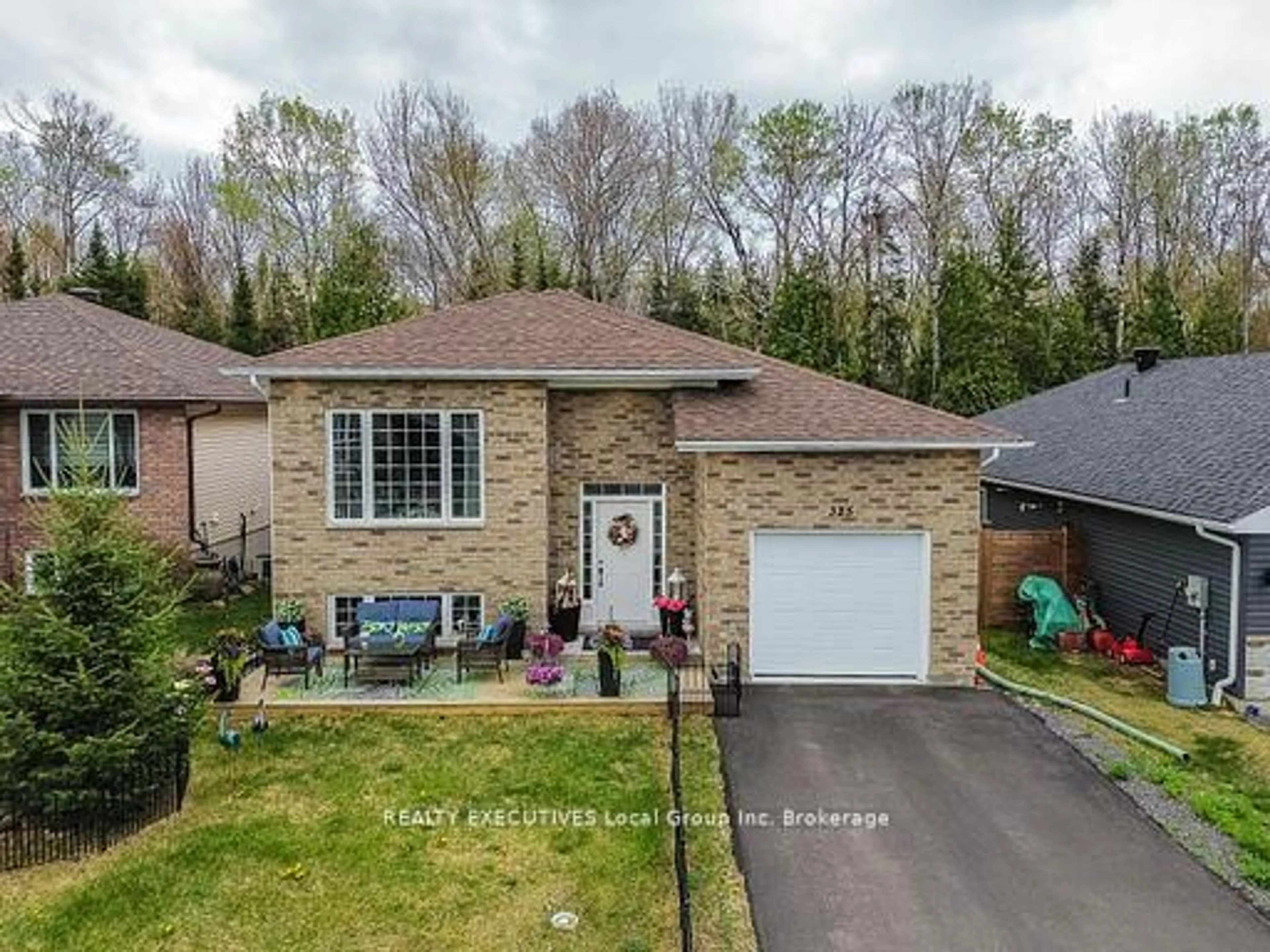 A pic from outside/outdoor area/front of a property/back of a property/a pic from drone, street for 325 THELMA Ave, North Bay Ontario P1A 4M9