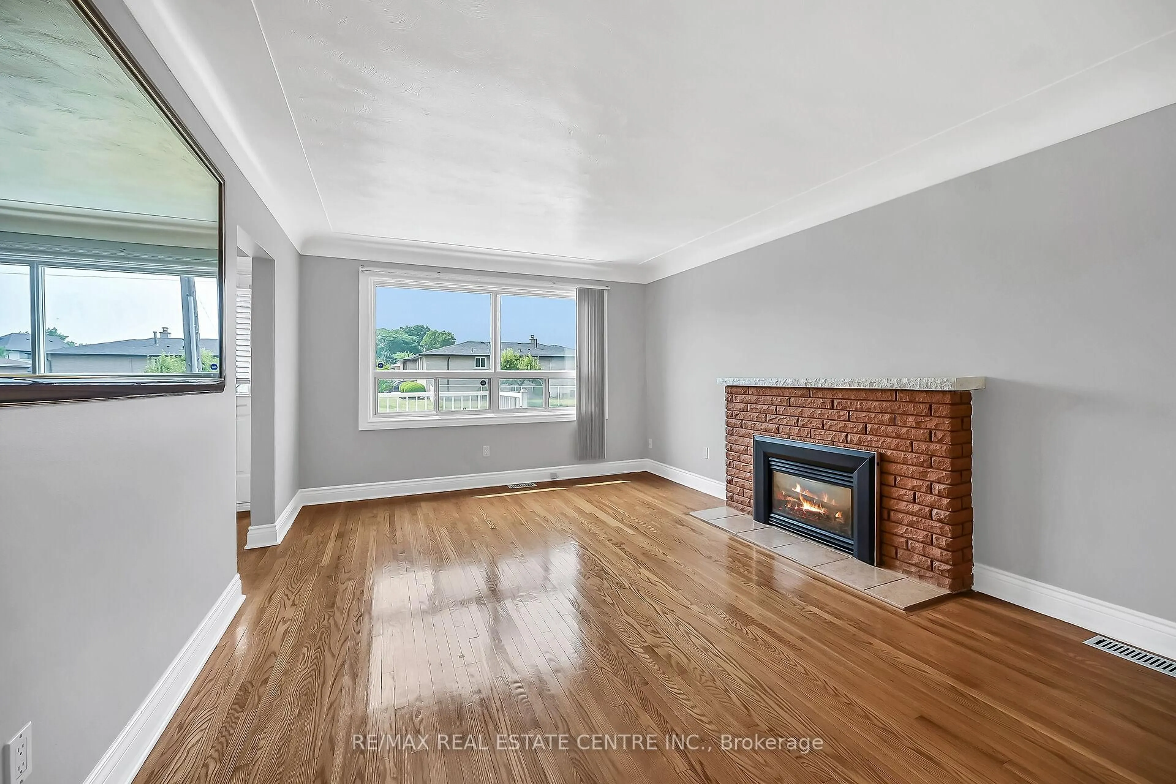 Living room with furniture, wood/laminate floor for 169 Pottruff Rd, Hamilton Ontario L8K 4A6