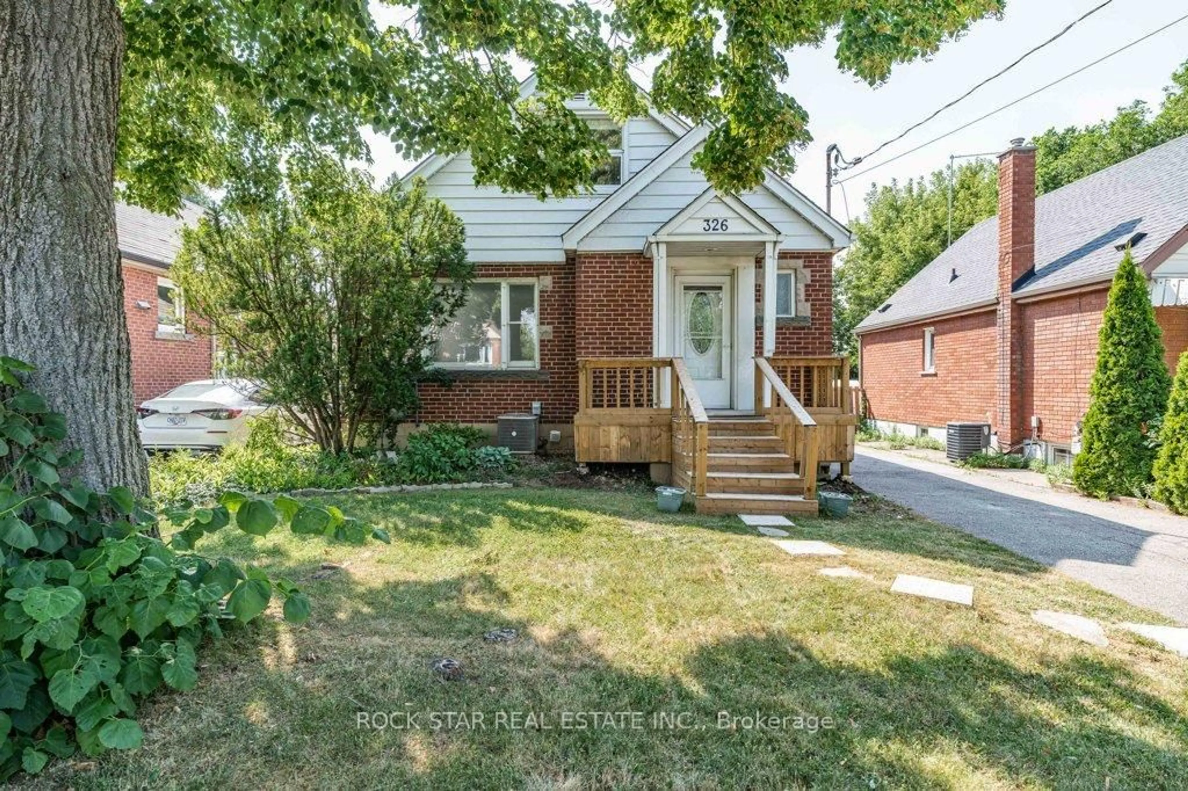 Home with brick exterior material, street for 326 East 19th St, Hamilton Ontario L9A 4S8