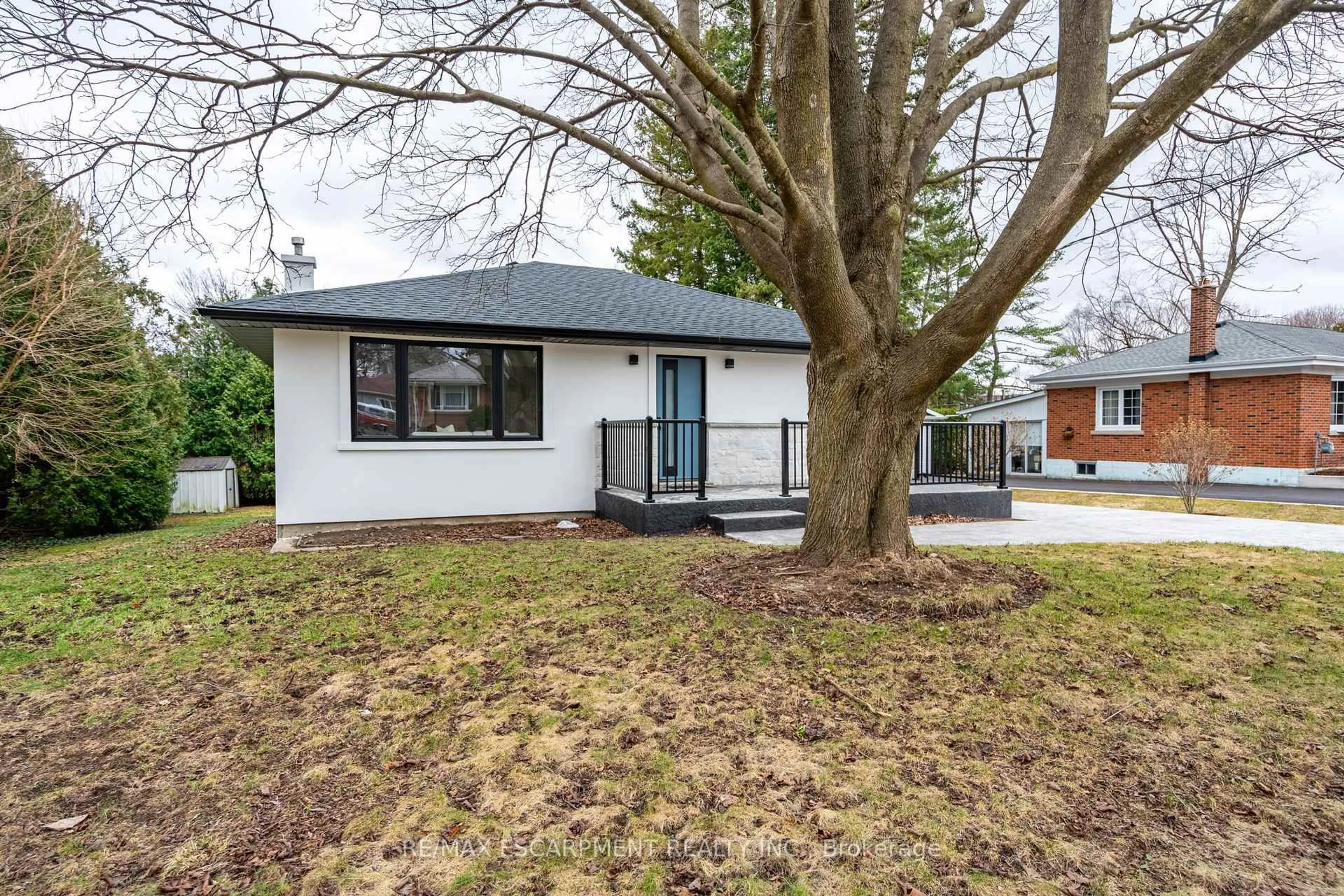 Home with vinyl exterior material, street for 11 James St, Hamilton Ontario L0R 2H0