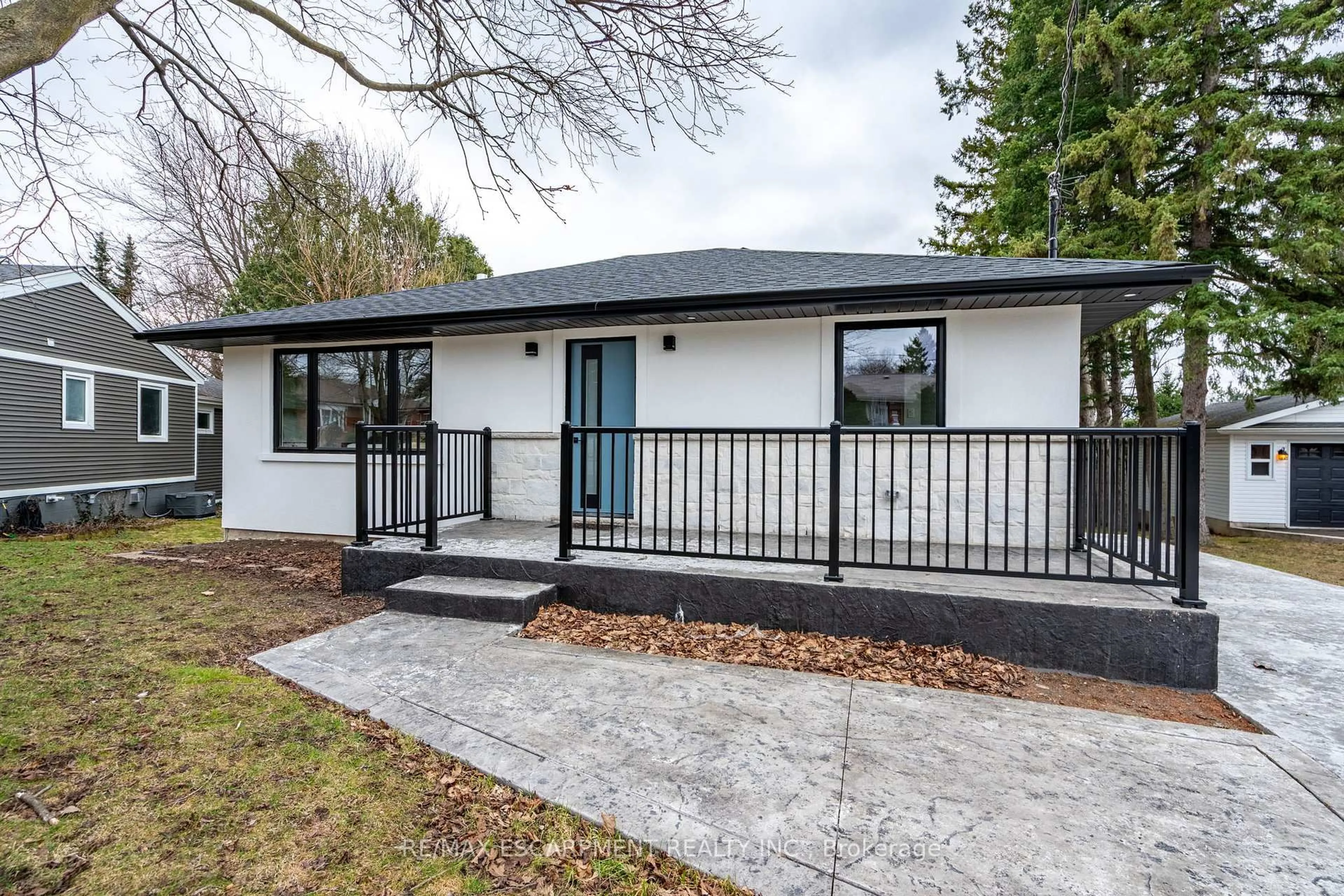 Home with vinyl exterior material, street for 11 James St, Hamilton Ontario L0R 2H0