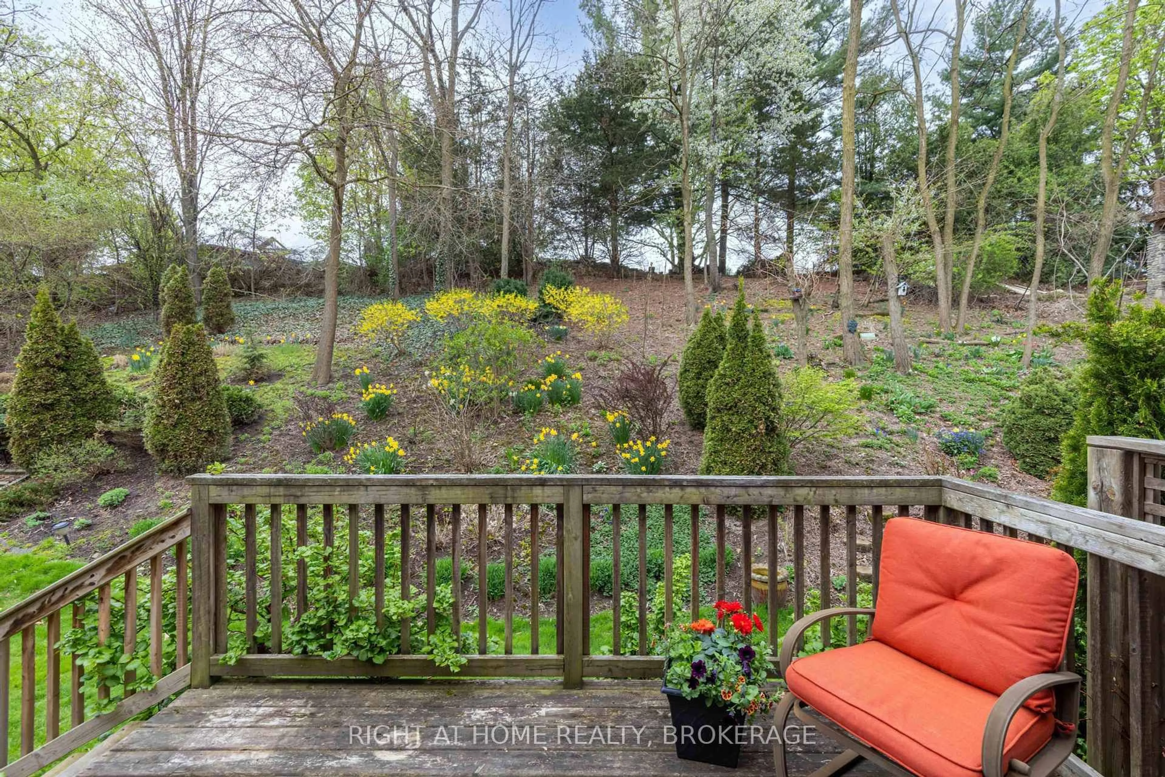 Patio, forest/trees view for 2880 King St #Unit 17, Lincoln Ontario L0R 1S0