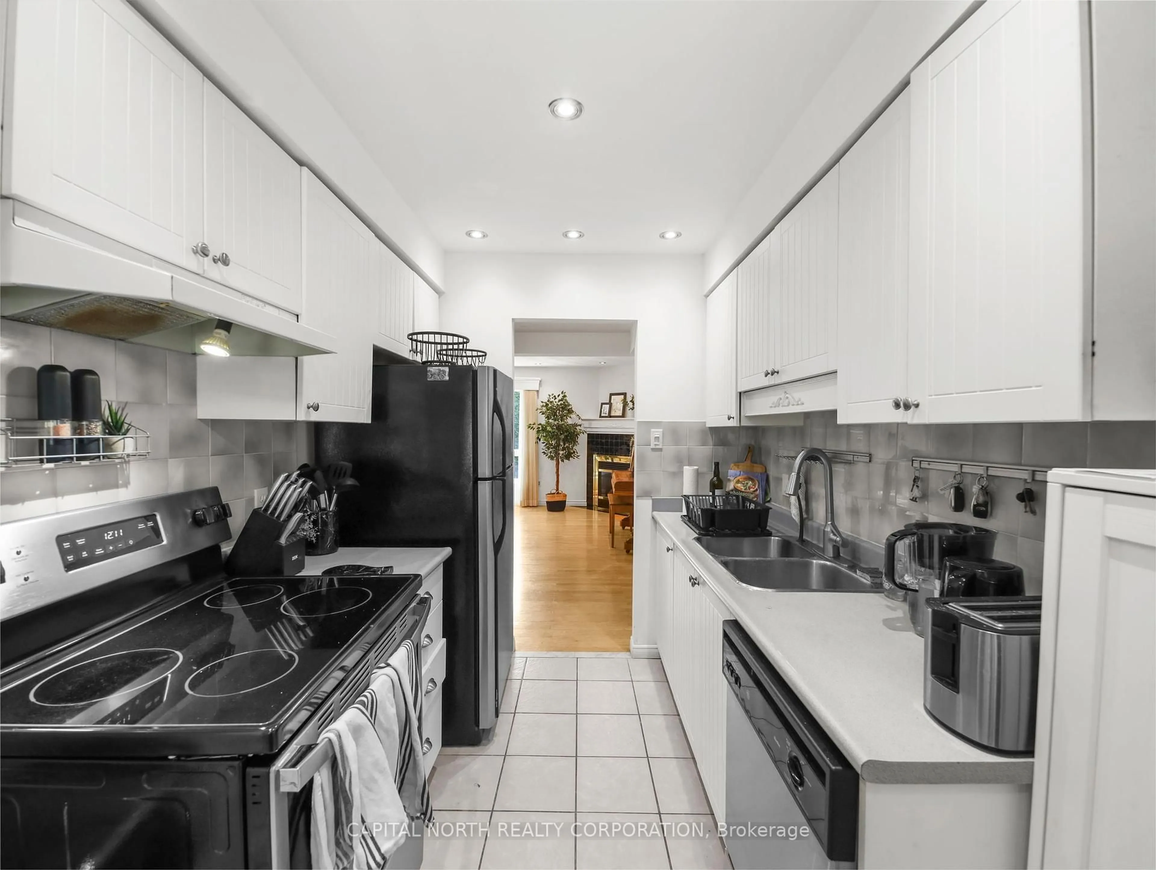 Standard kitchen, ceramic/tile floor for 618 Barton St #9, Hamilton Ontario L8E 4X3