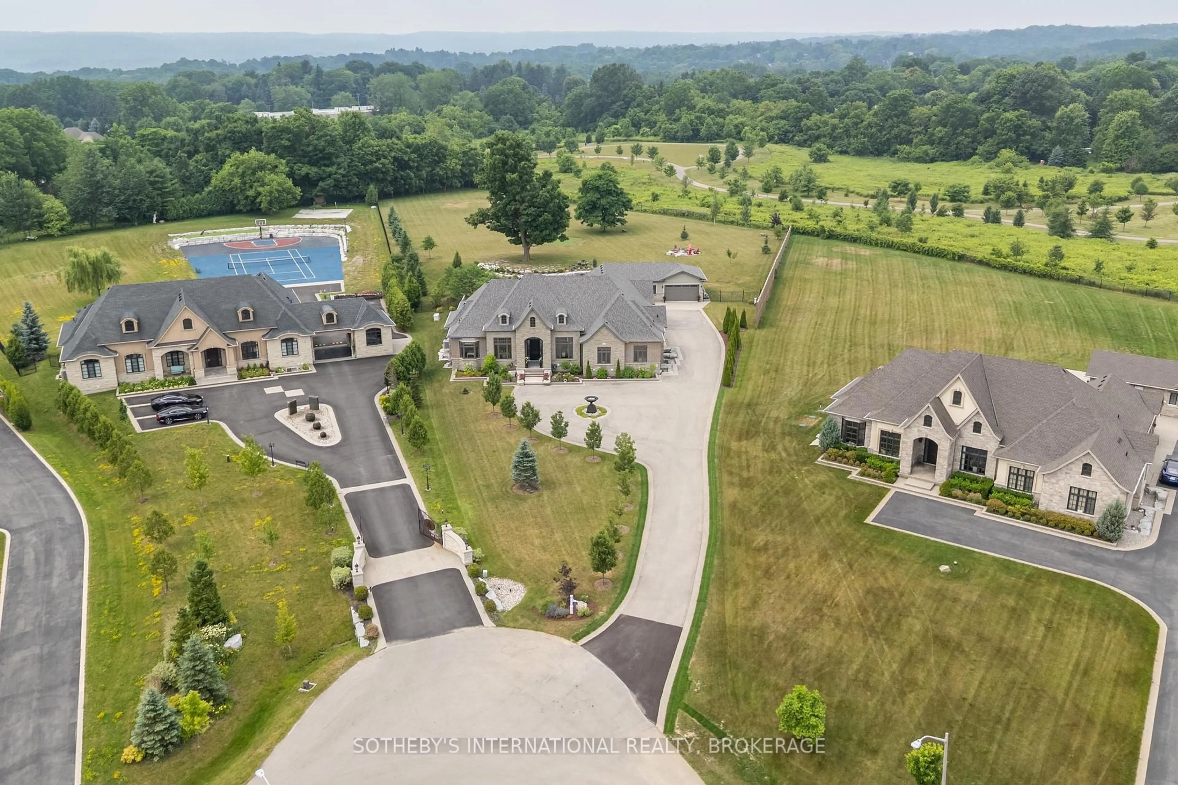 A pic from outside/outdoor area/front of a property/back of a property/a pic from drone, mountain view for 51 Tews Lane, Hamilton Ontario L9H 7N4