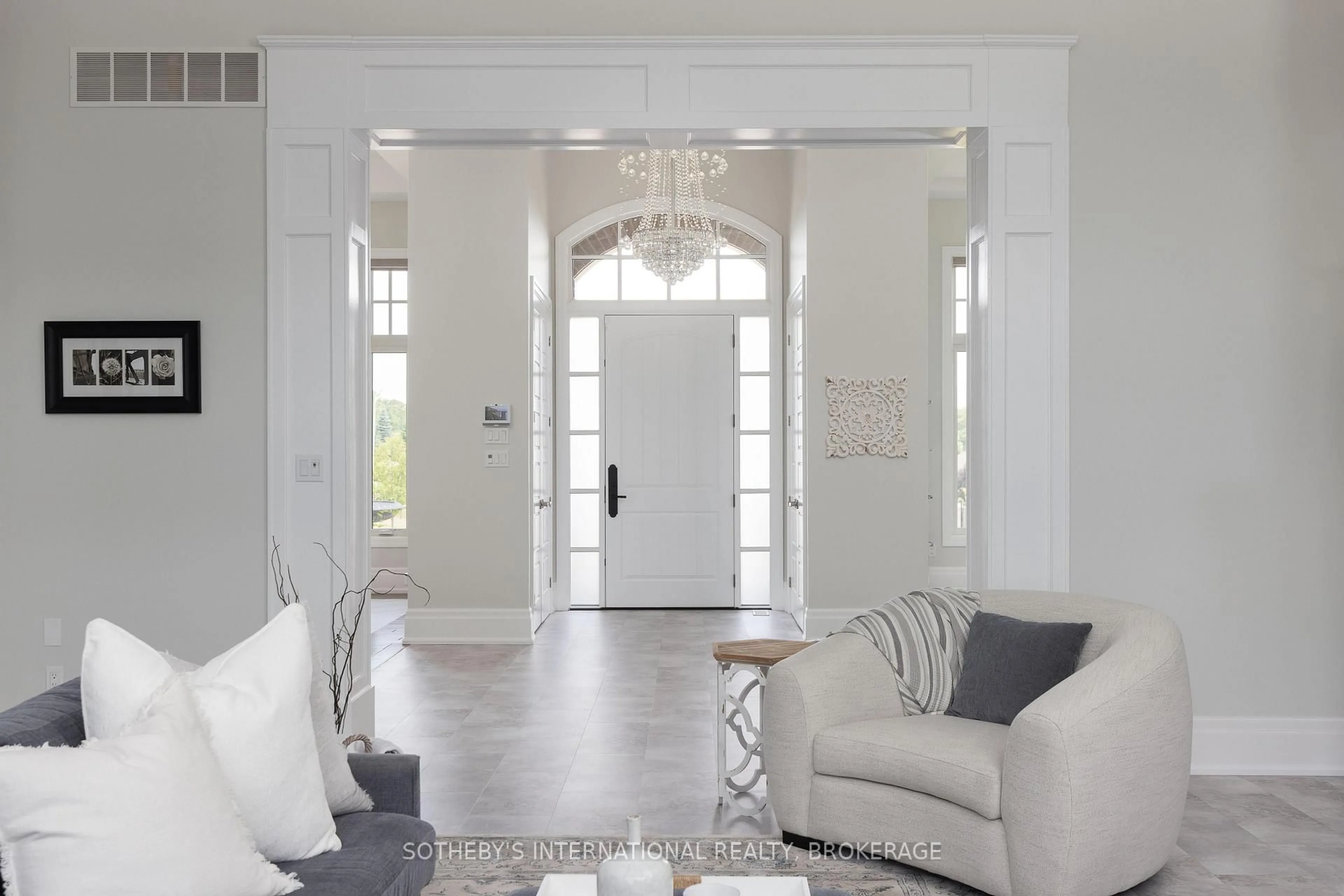 Indoor entryway for 51 Tews Lane, Hamilton Ontario L9H 7N4