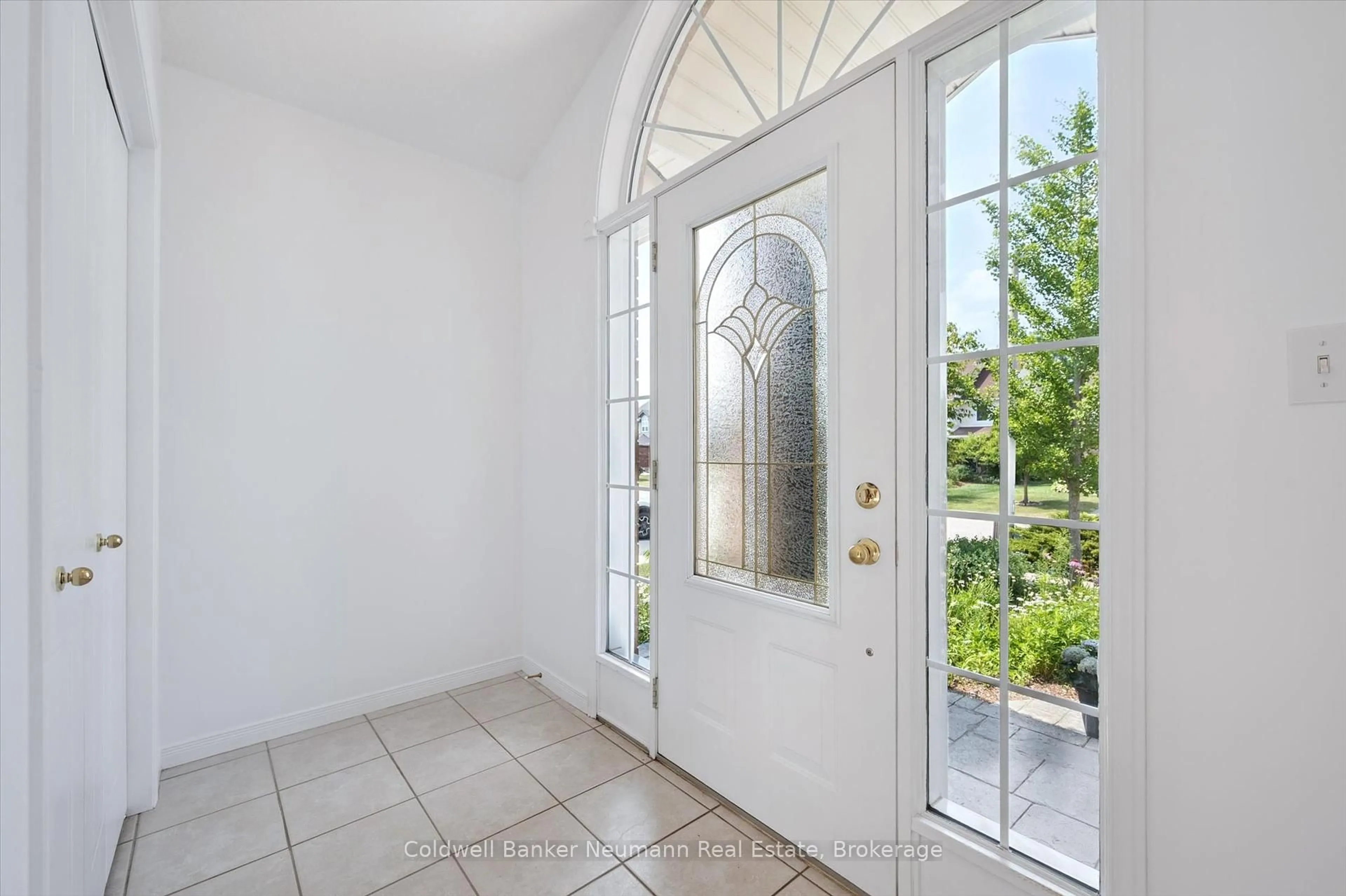 Indoor entryway for 97 Wilton Rd, Guelph Ontario N1E 7L8