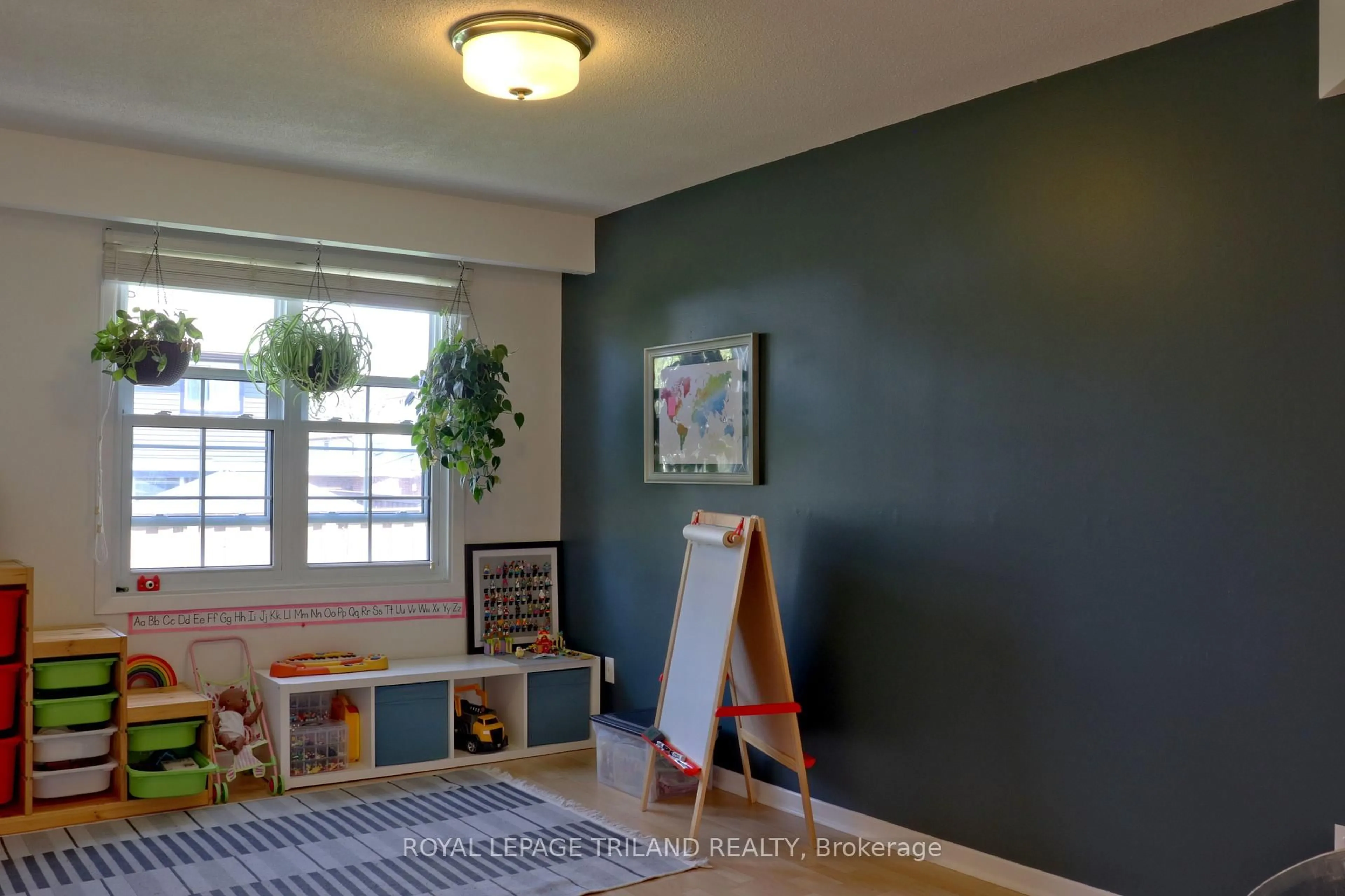 Indoor entryway for 900 Pond View Rd #102, London South Ontario N5Z 4L7
