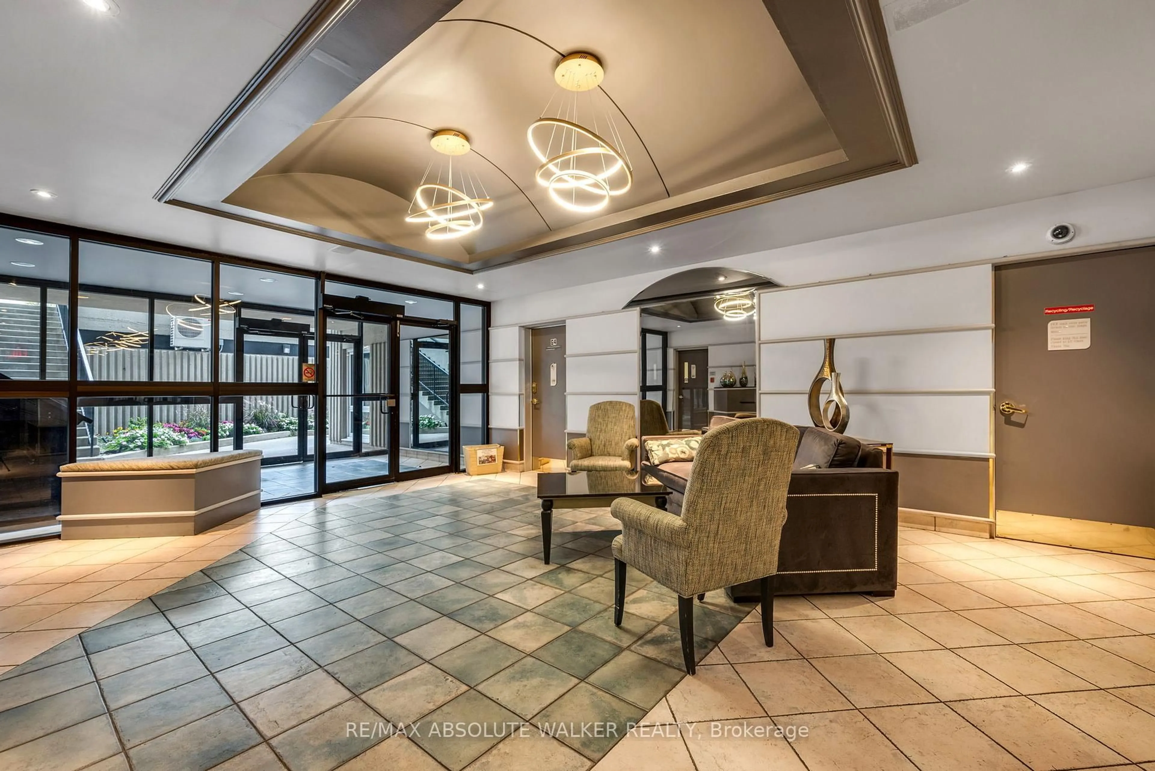 Lobby for 158C McArthur Ave #1606, Ottawa Ontario K1L 8E7