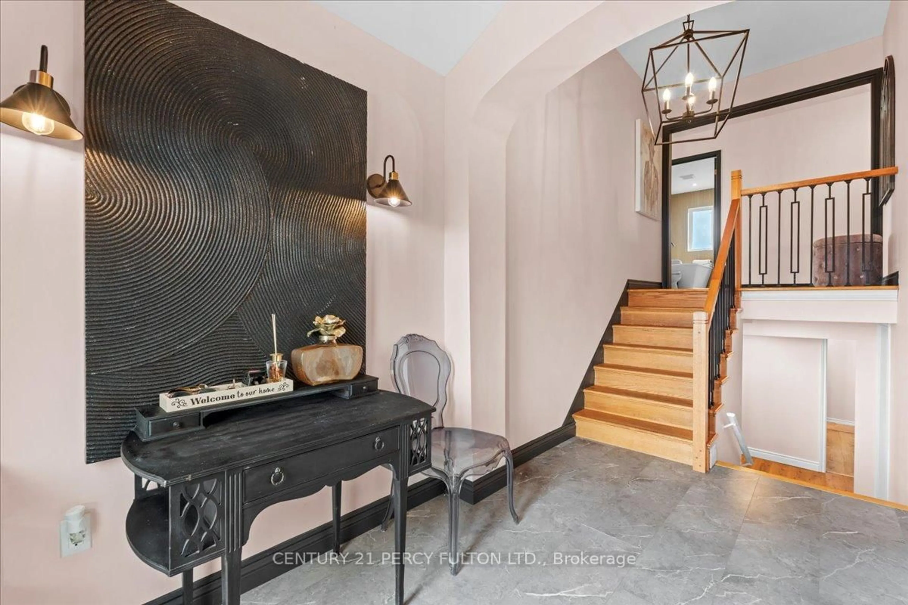 Indoor foyer for 2121 ENRIGHT Rd, Shannonville Ontario K0K 2N0