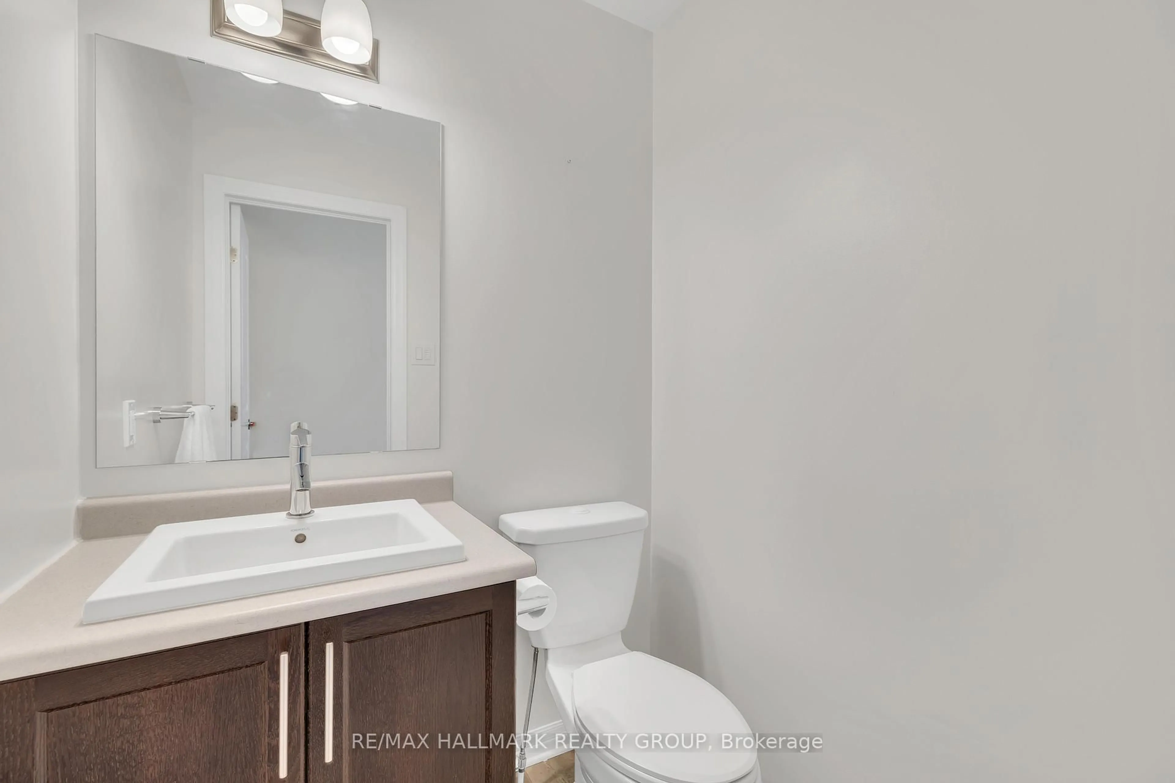 Standard bathroom, unknown for 1022 Cobble Hill Dr, Ottawa Ontario K2J 0J7