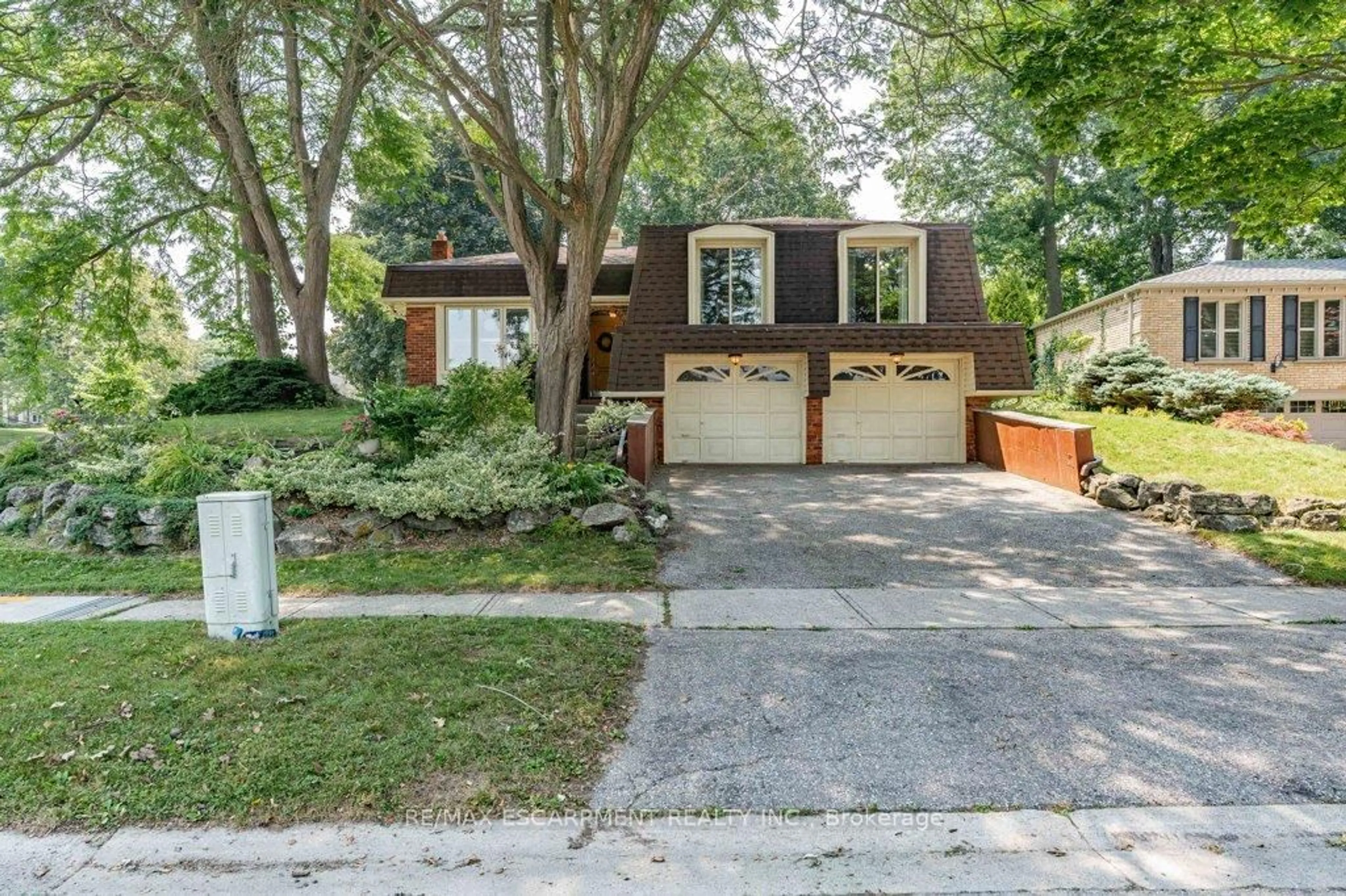 Home with brick exterior material, street for 44 CEDARLAND Dr, Brantford Ontario N3R 6N7