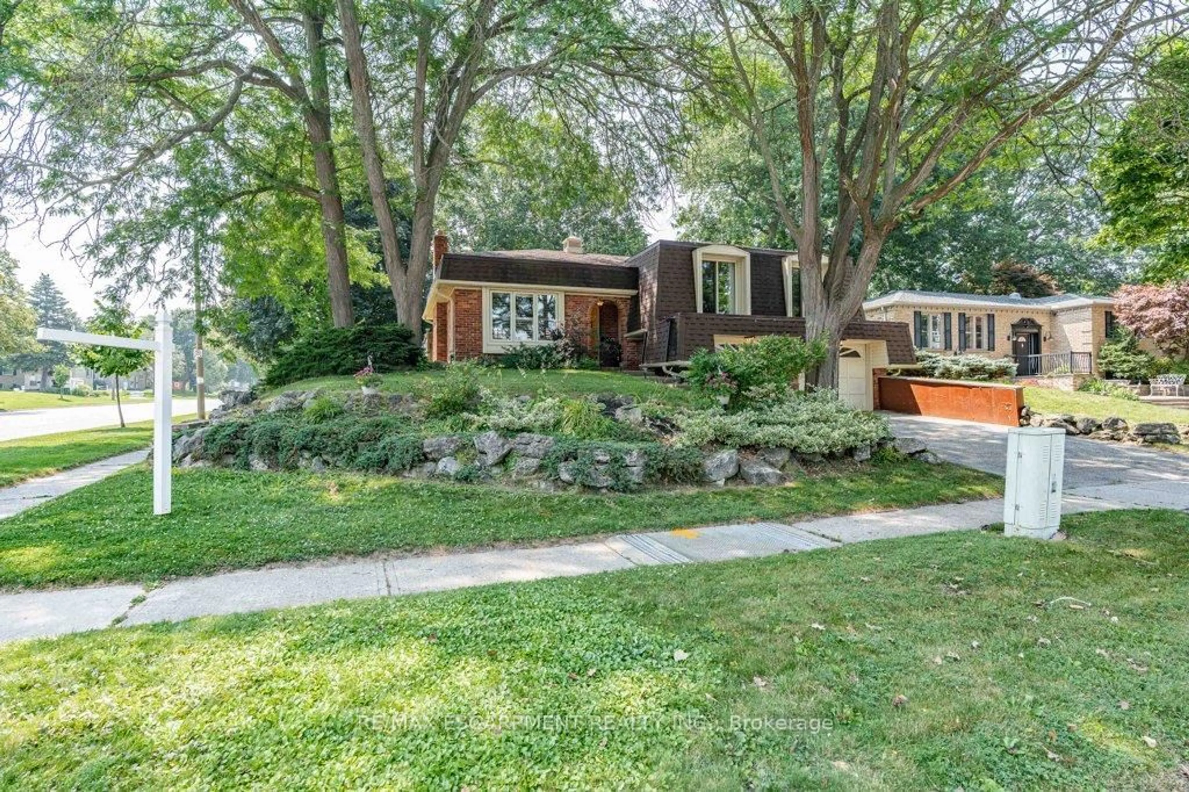 Home with brick exterior material, street for 44 CEDARLAND Dr, Brantford Ontario N3R 6N7