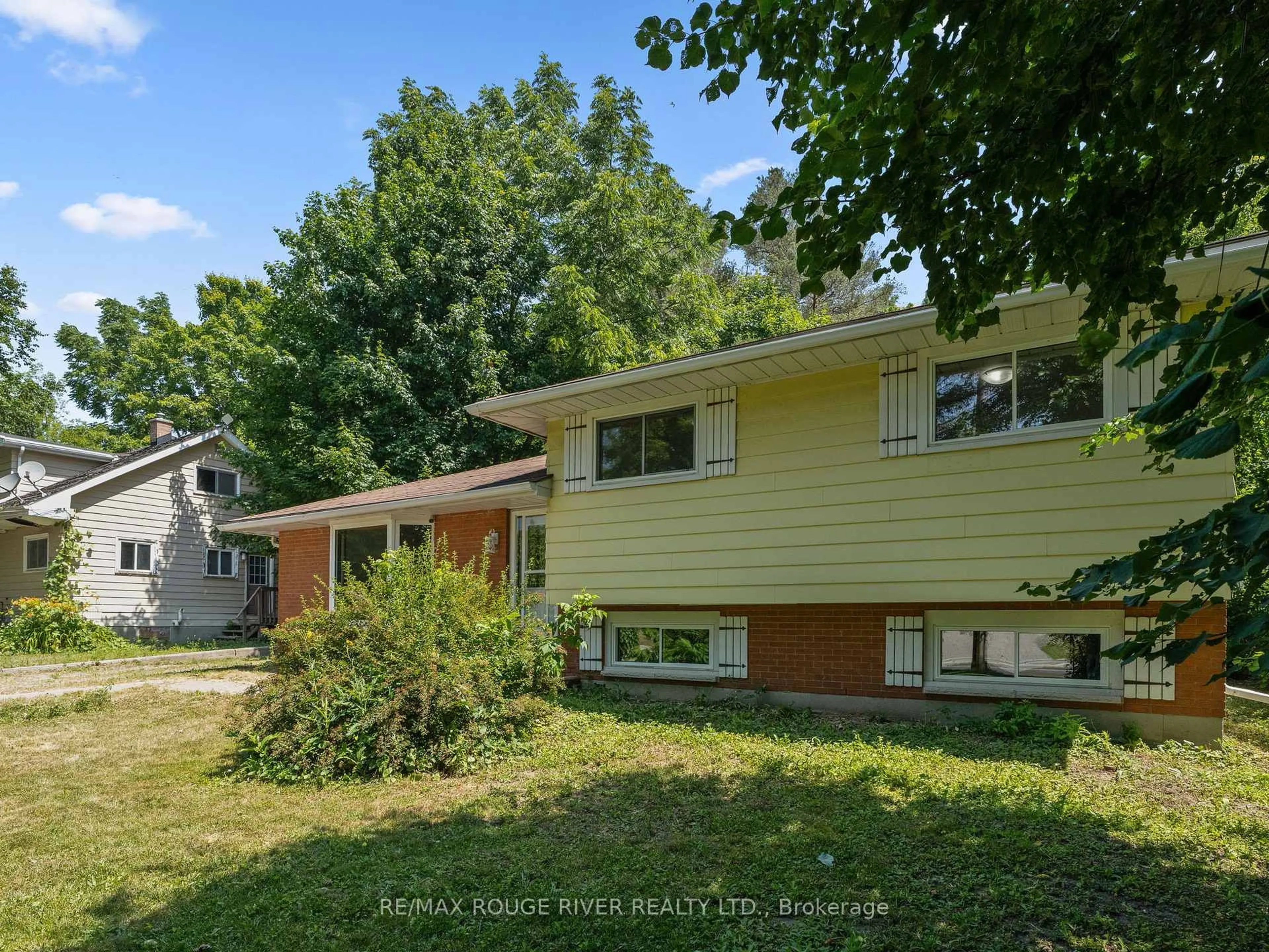 A pic from outside/outdoor area/front of a property/back of a property/a pic from drone, street for 17 George St, Brighton Ontario K0K 1H0
