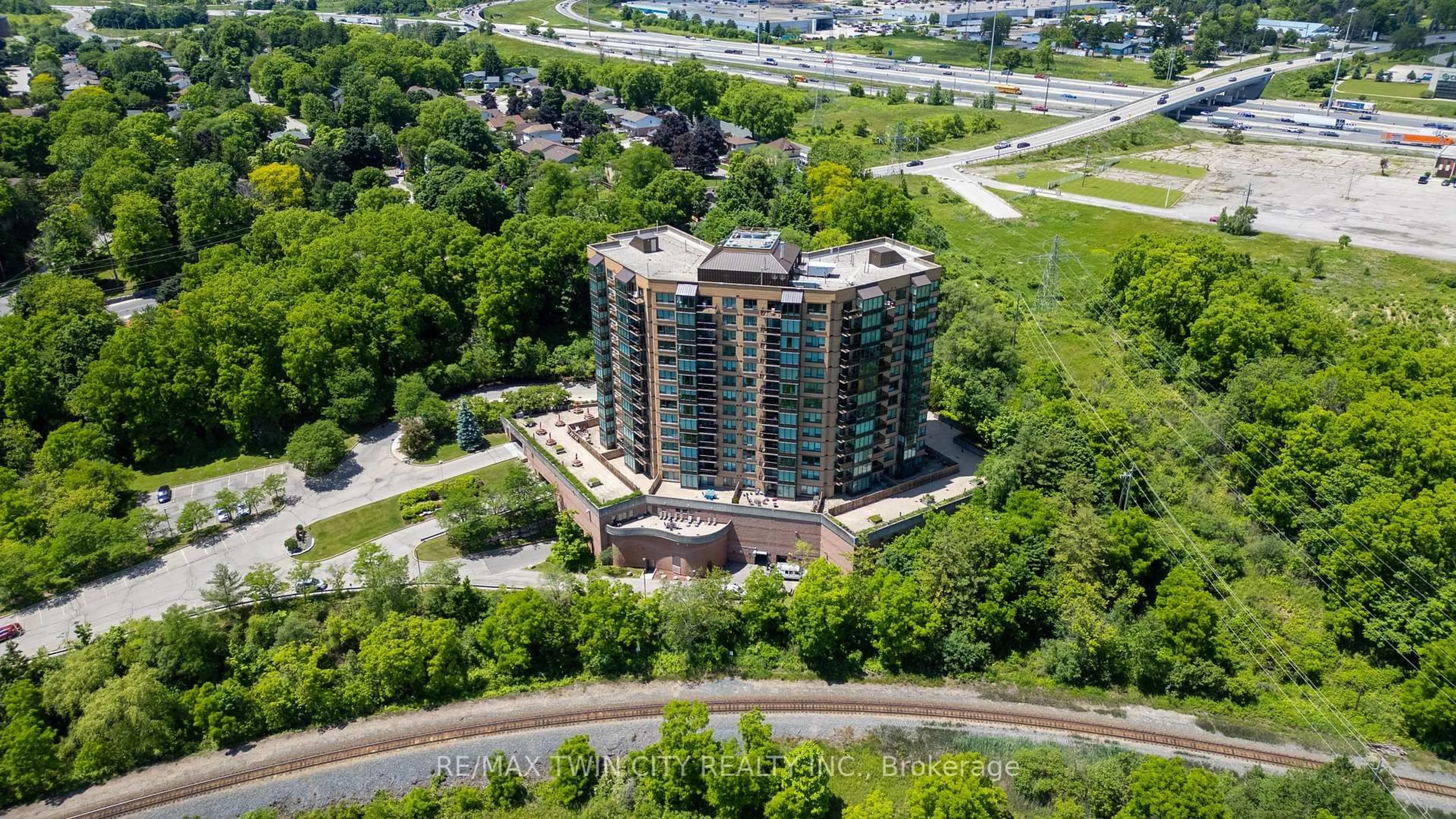 A pic from outside/outdoor area/front of a property/back of a property/a pic from drone, building for 237 King St #1207, Cambridge Ontario N3H 5L2