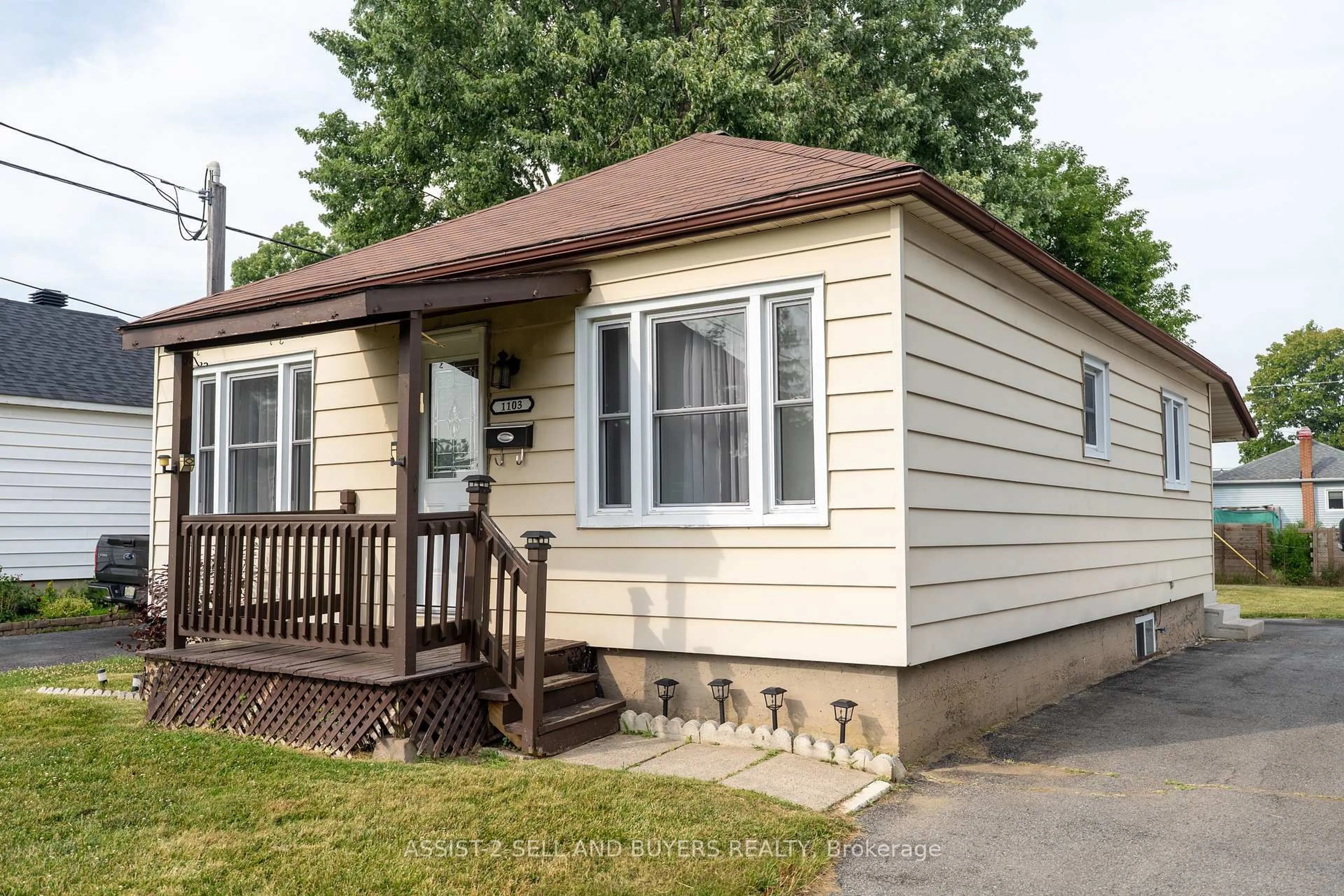 Home with vinyl exterior material, street for 1103 Rita St, Cornwall Ontario K6H 4E4