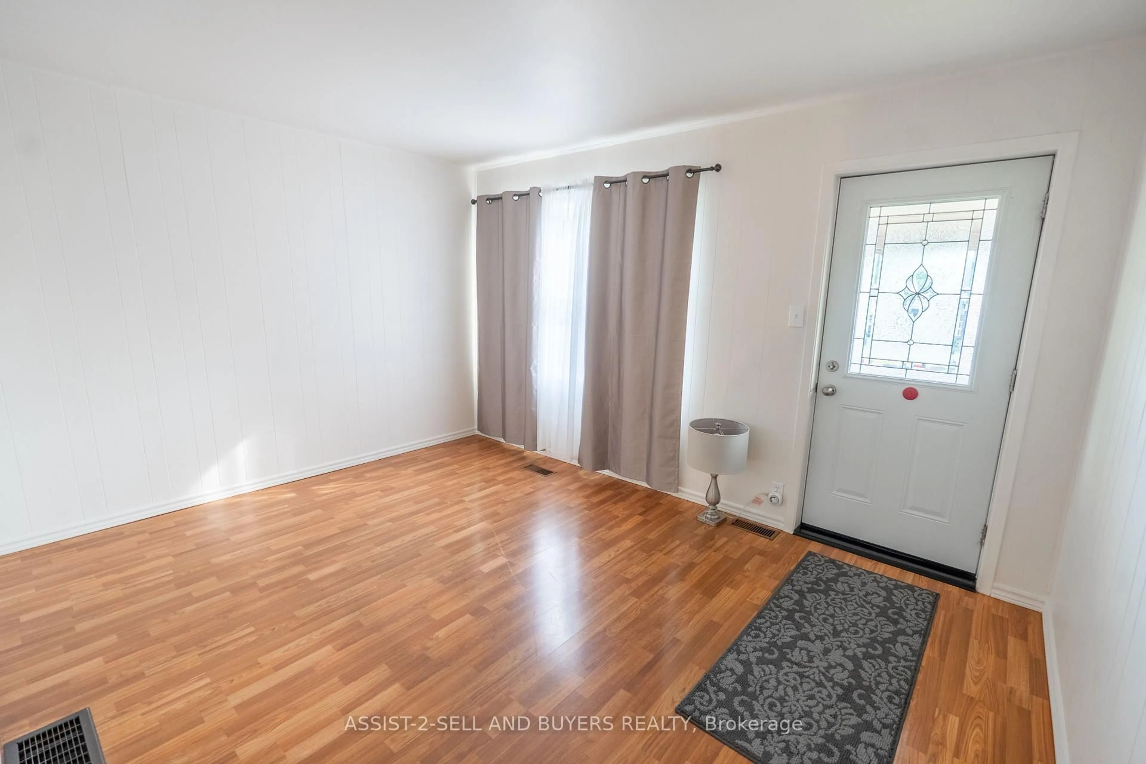 A pic of a room for 1103 Rita St, Cornwall Ontario K6H 4E4