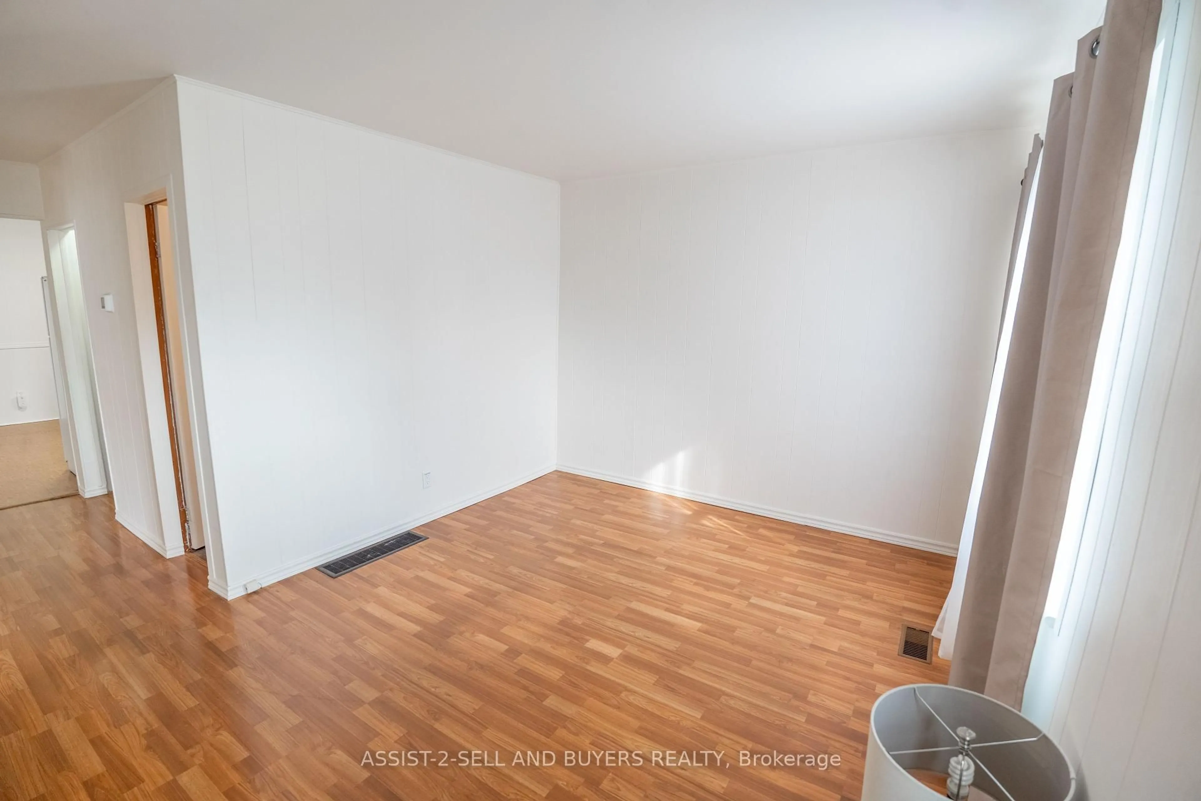 A pic of a room for 1103 Rita St, Cornwall Ontario K6H 4E4