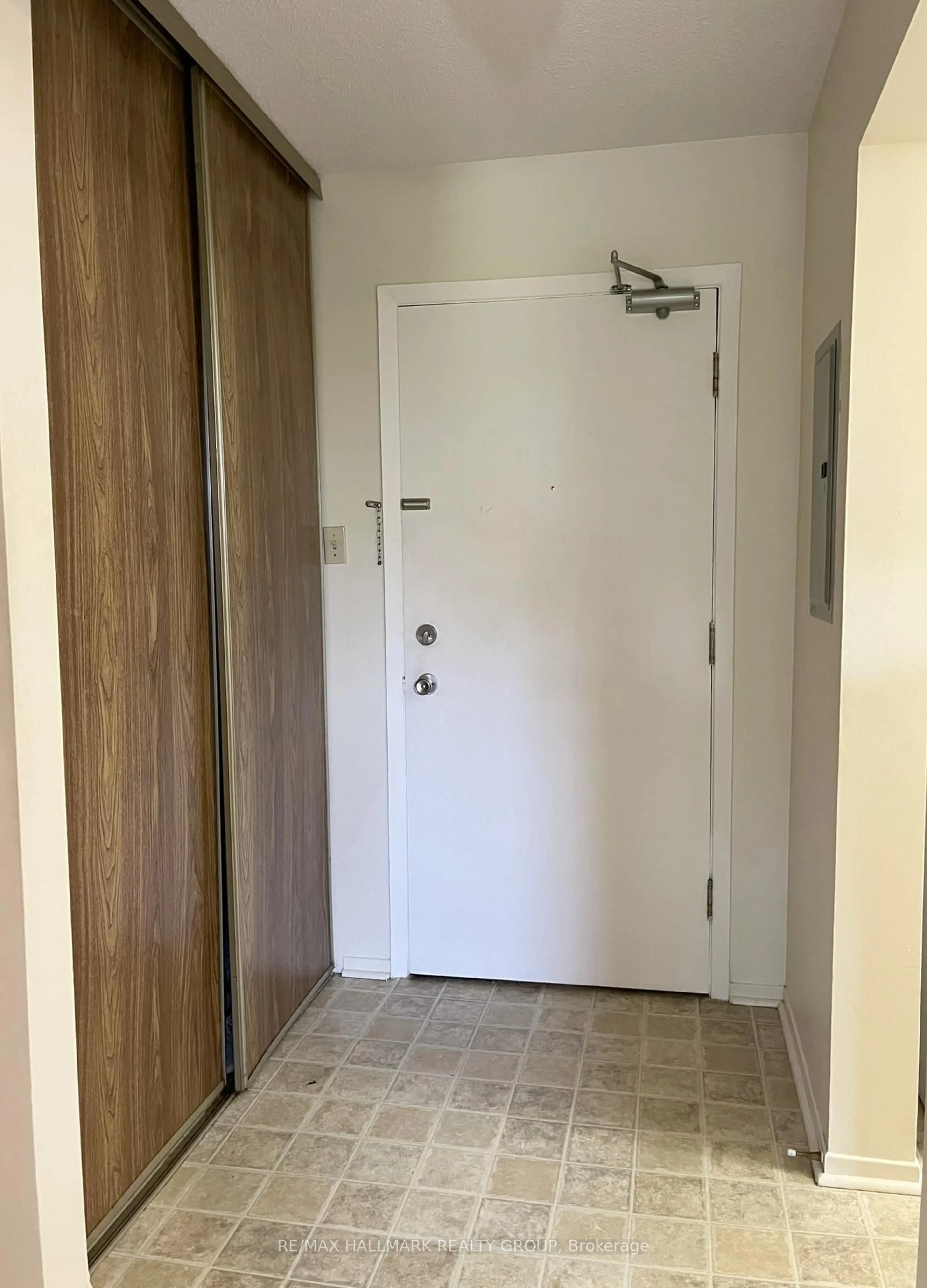 Indoor entryway for 345 Centrum Blvd #108, Ottawa Ontario K1E 3W9