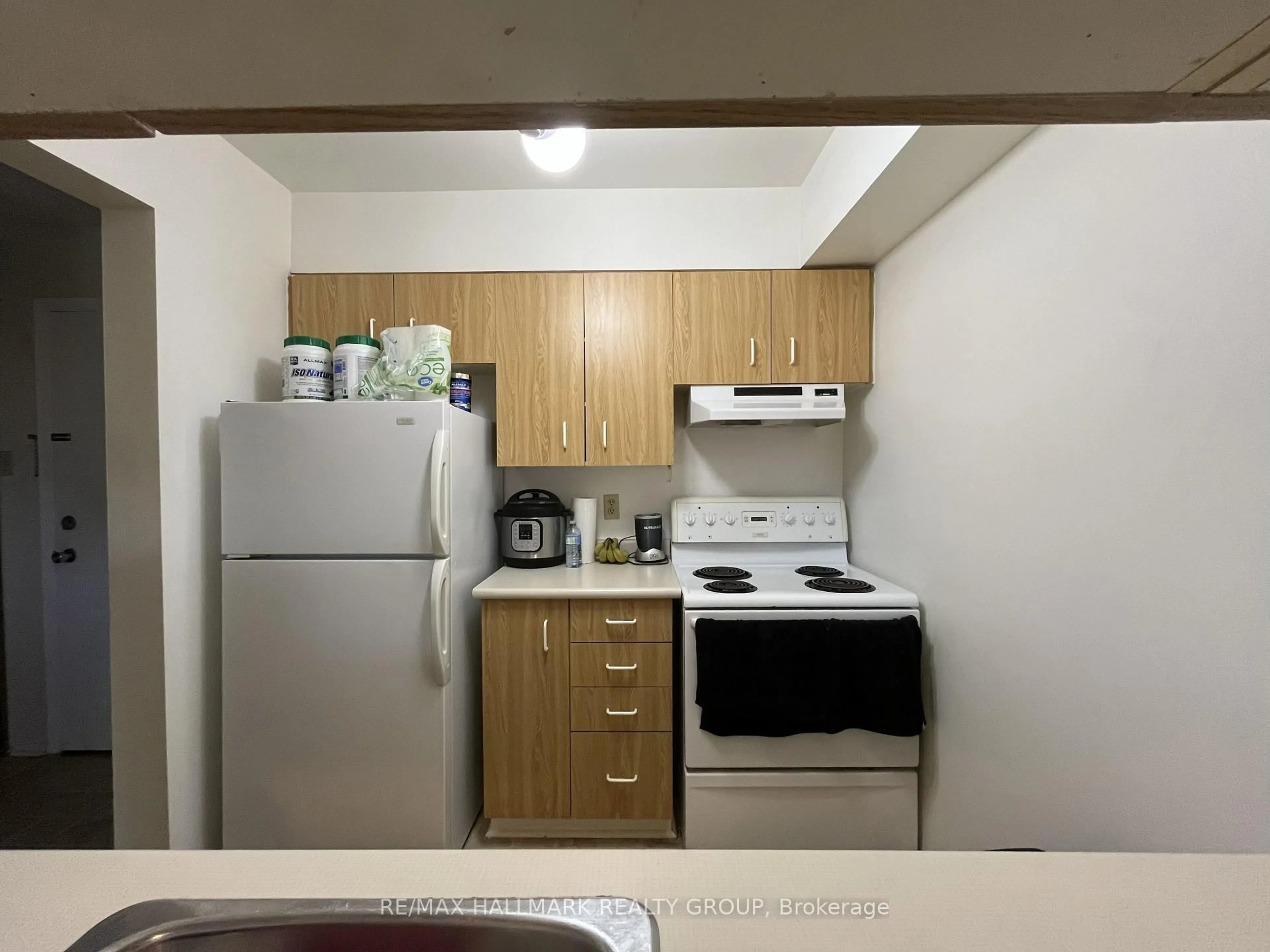 Standard kitchen, unknown for 345 Centrum Blvd #108, Ottawa Ontario K1E 3W9
