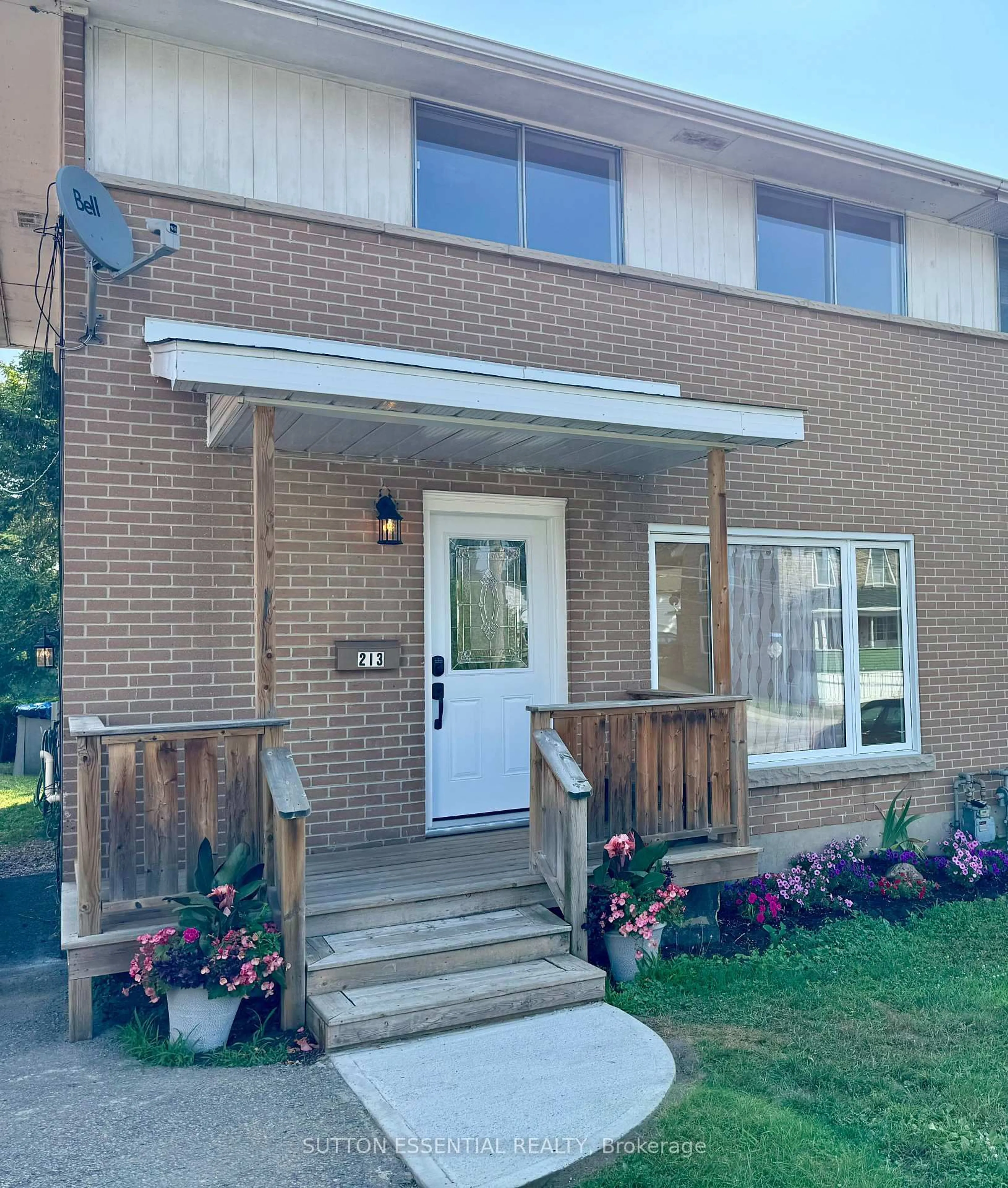 Home with brick exterior material, street for 213 Perth St, Brockville Ontario K6V 5E7