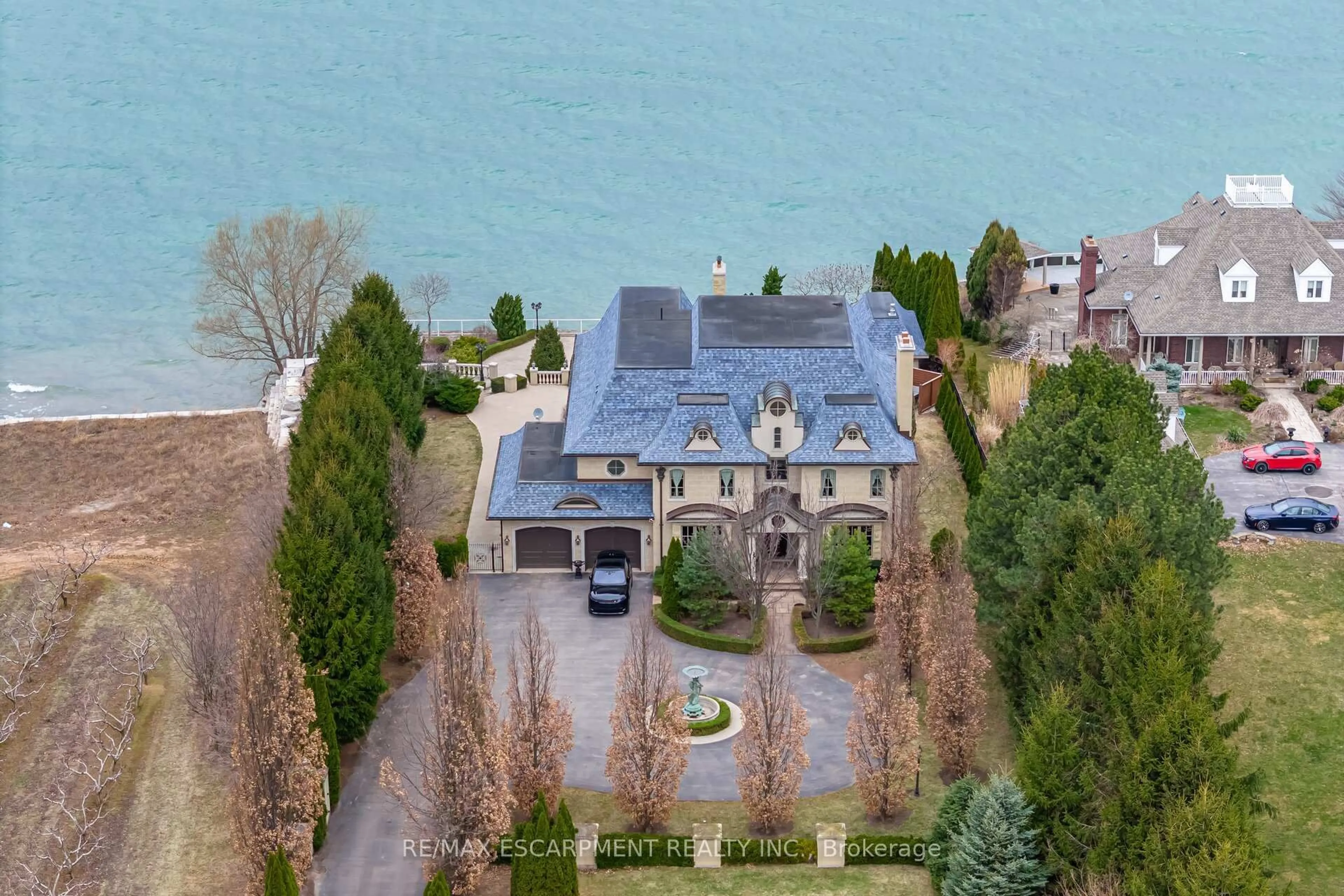 A pic from outside/outdoor area/front of a property/back of a property/a pic from drone, water/lake/river/ocean view for 5545 Blezard Dr, Lincoln Ontario L3J 1R1