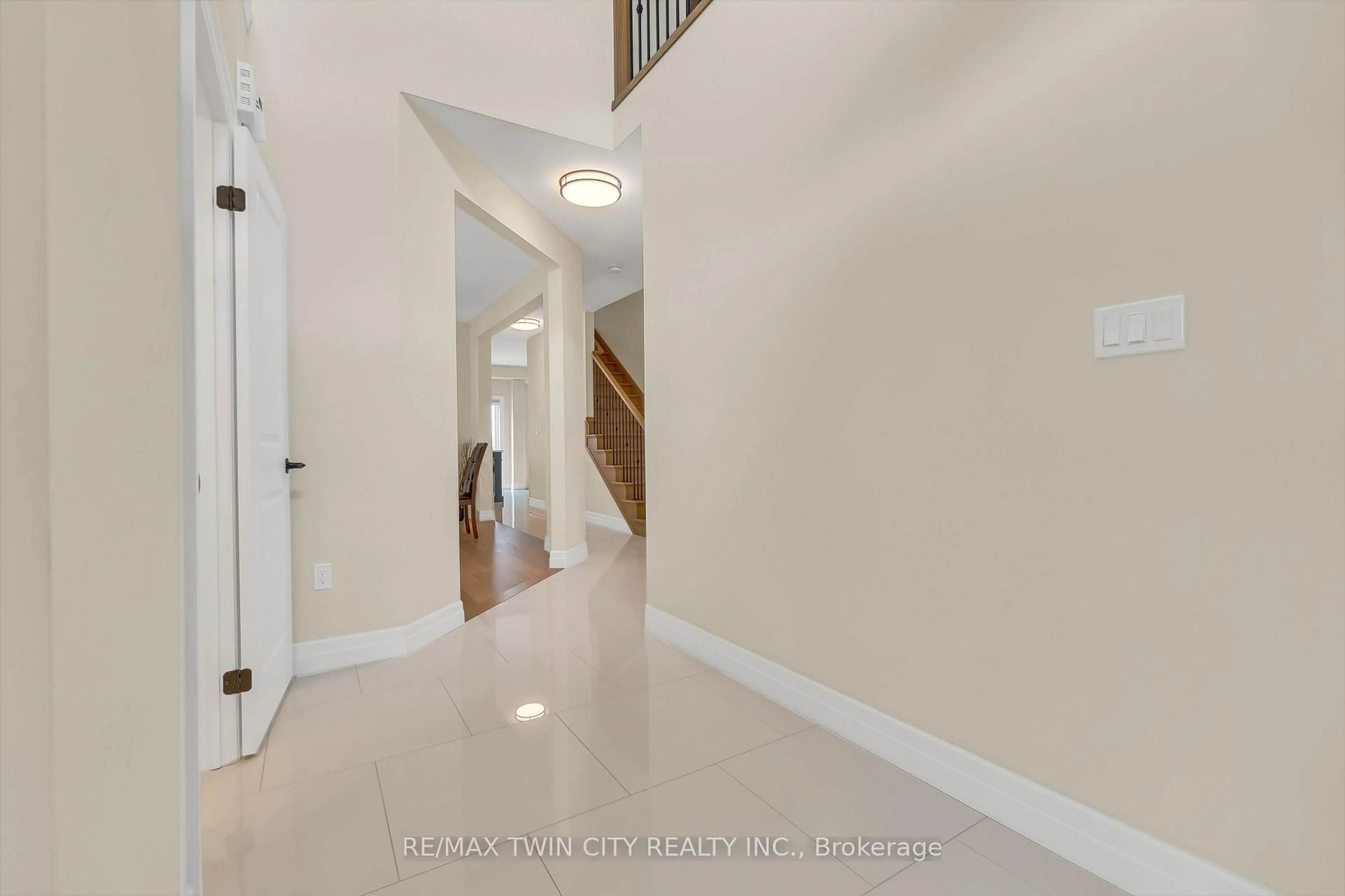 Indoor entryway for 188 Otterbein Rd, Kitchener Ontario N2B 0A8