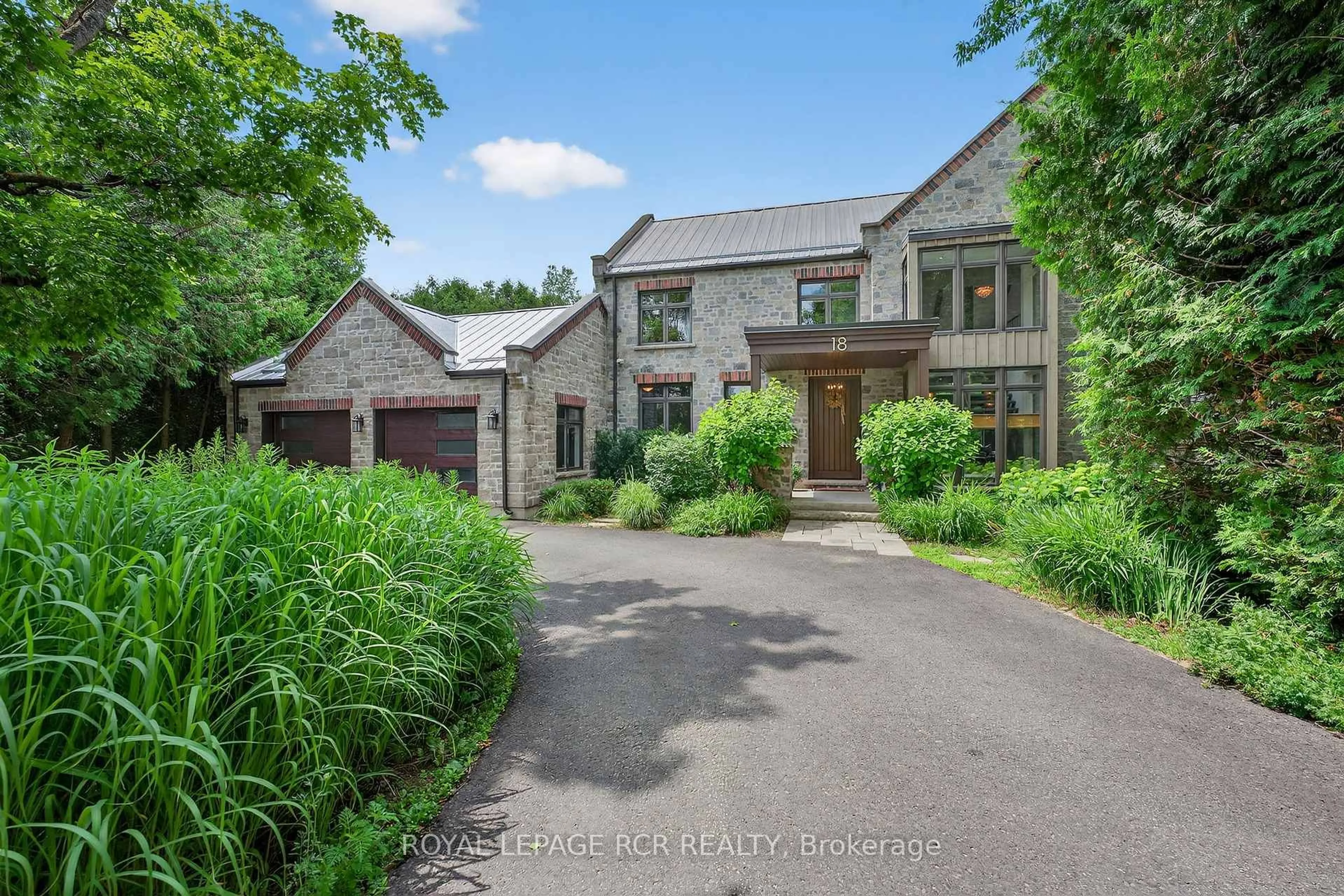 A pic from outside/outdoor area/front of a property/back of a property/a pic from drone, street for 18 Mount Haven Cres, East Luther Grand Valley Ontario L9W 5Y9