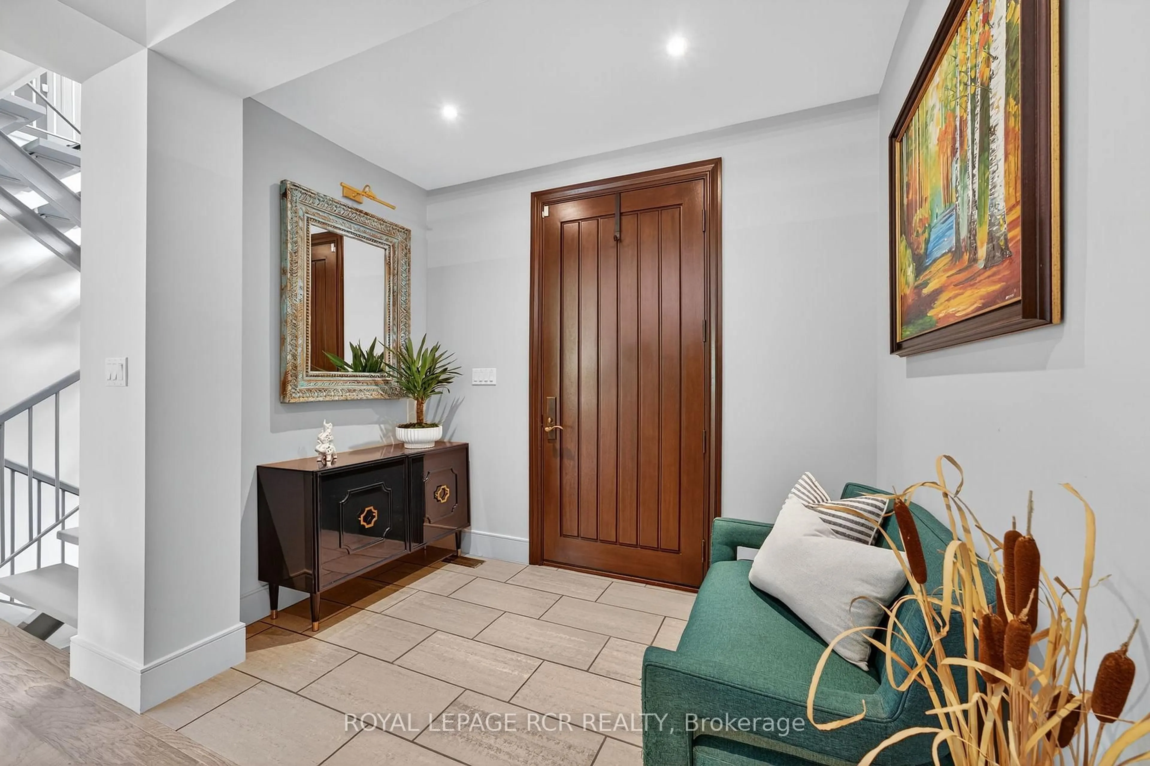 Indoor foyer for 18 Mount Haven Cres, East Luther Grand Valley Ontario L9W 5Y9