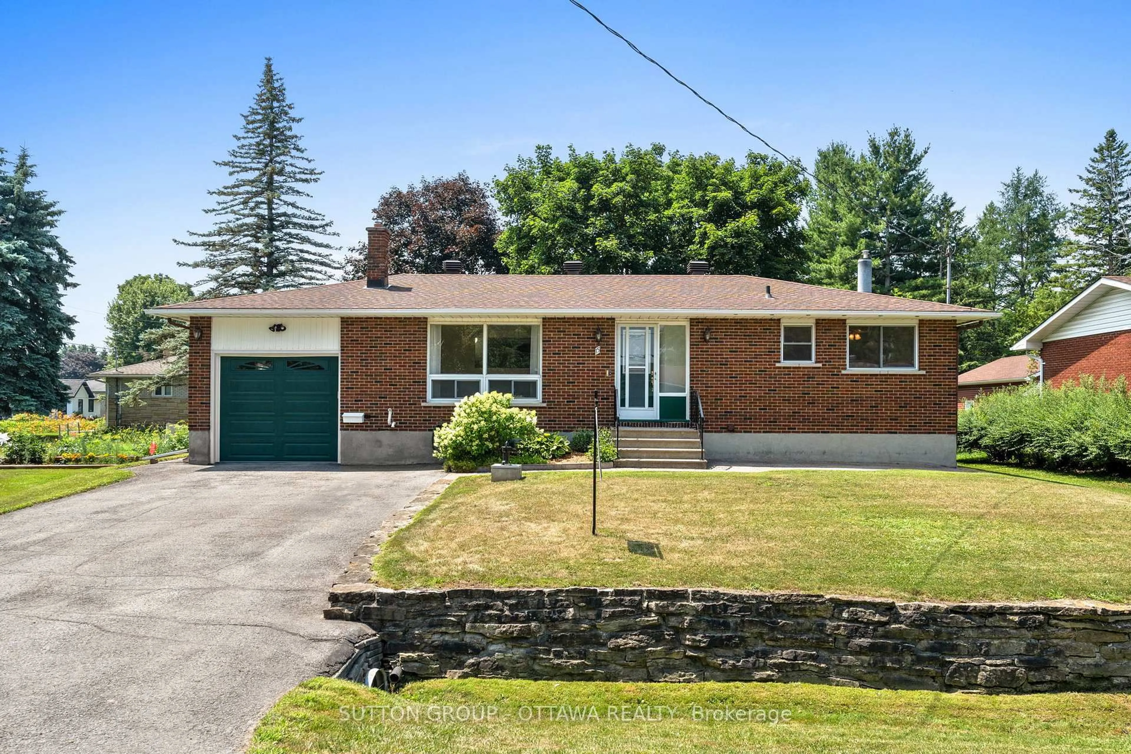 Home with brick exterior material, street for 15 Lennox St, Richmond Ontario K0A 2Z0