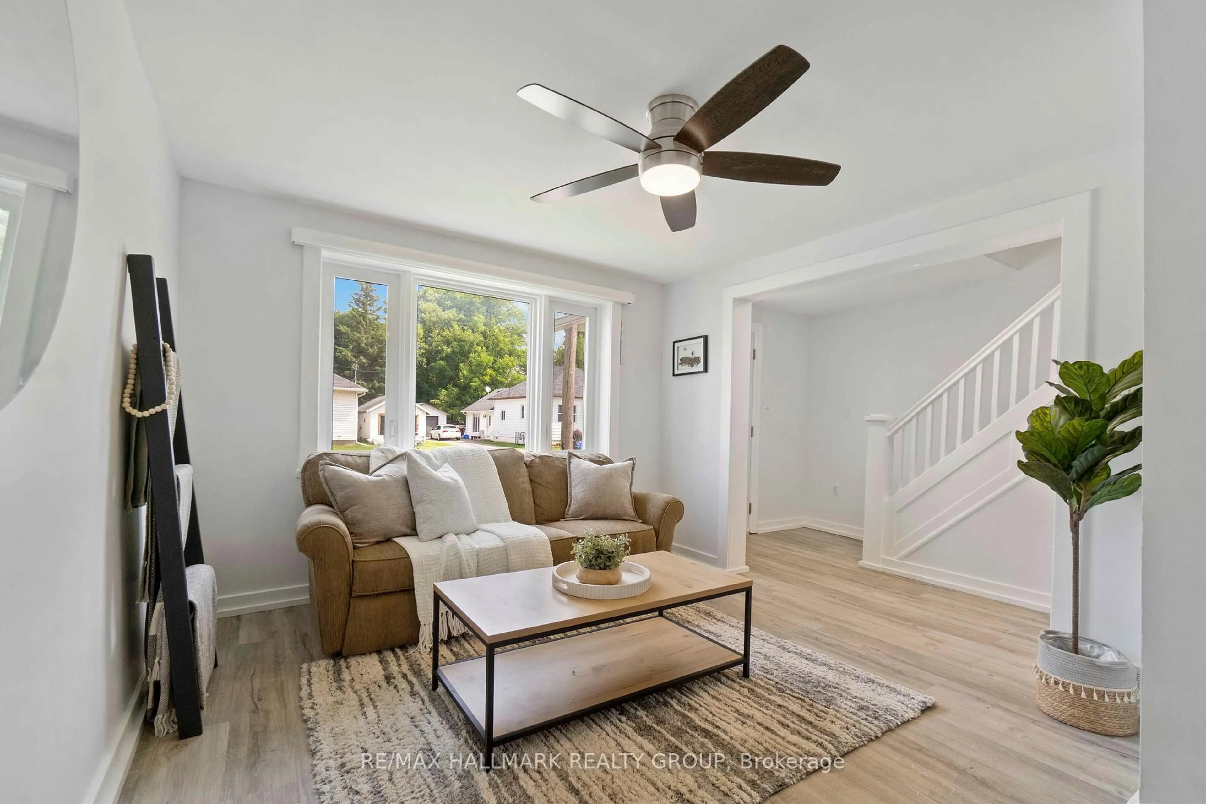Living room with furniture, unknown for 270 HARRY St, Renfrew Ontario K7V 3E3