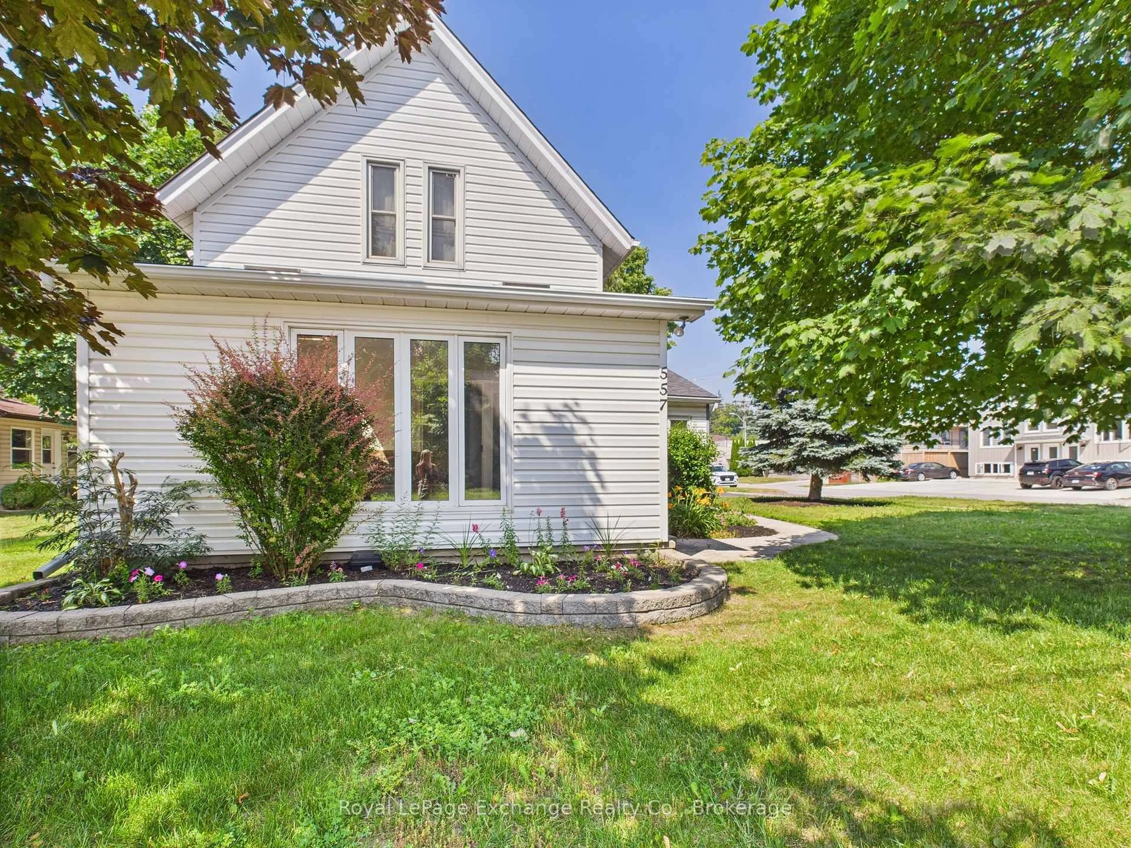 Home with vinyl exterior material, street for 557 Market St, Saugeen Shores Ontario N0H 2C4