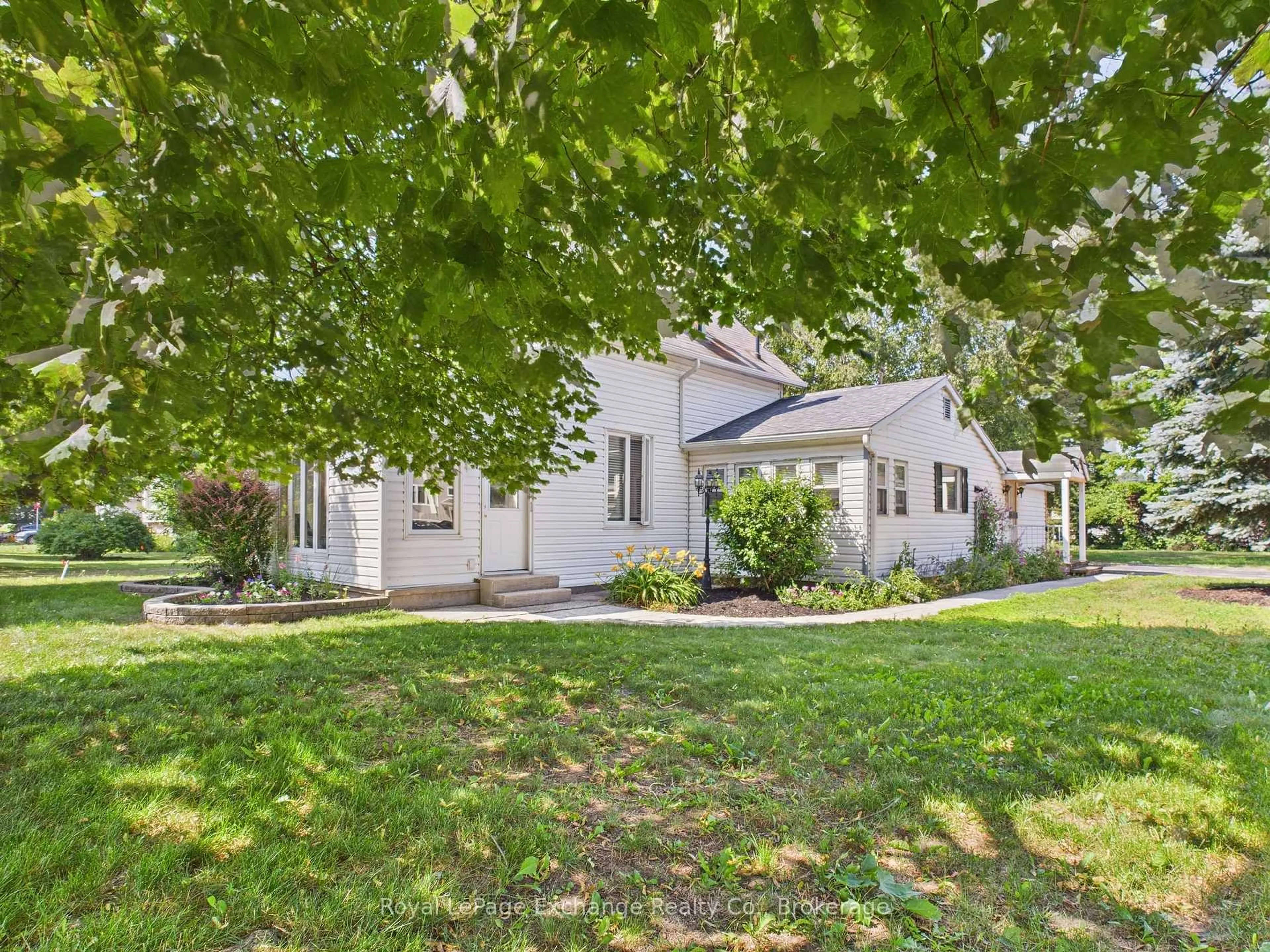 A pic from outside/outdoor area/front of a property/back of a property/a pic from drone, street for 557 Market St, Saugeen Shores Ontario N0H 2C4