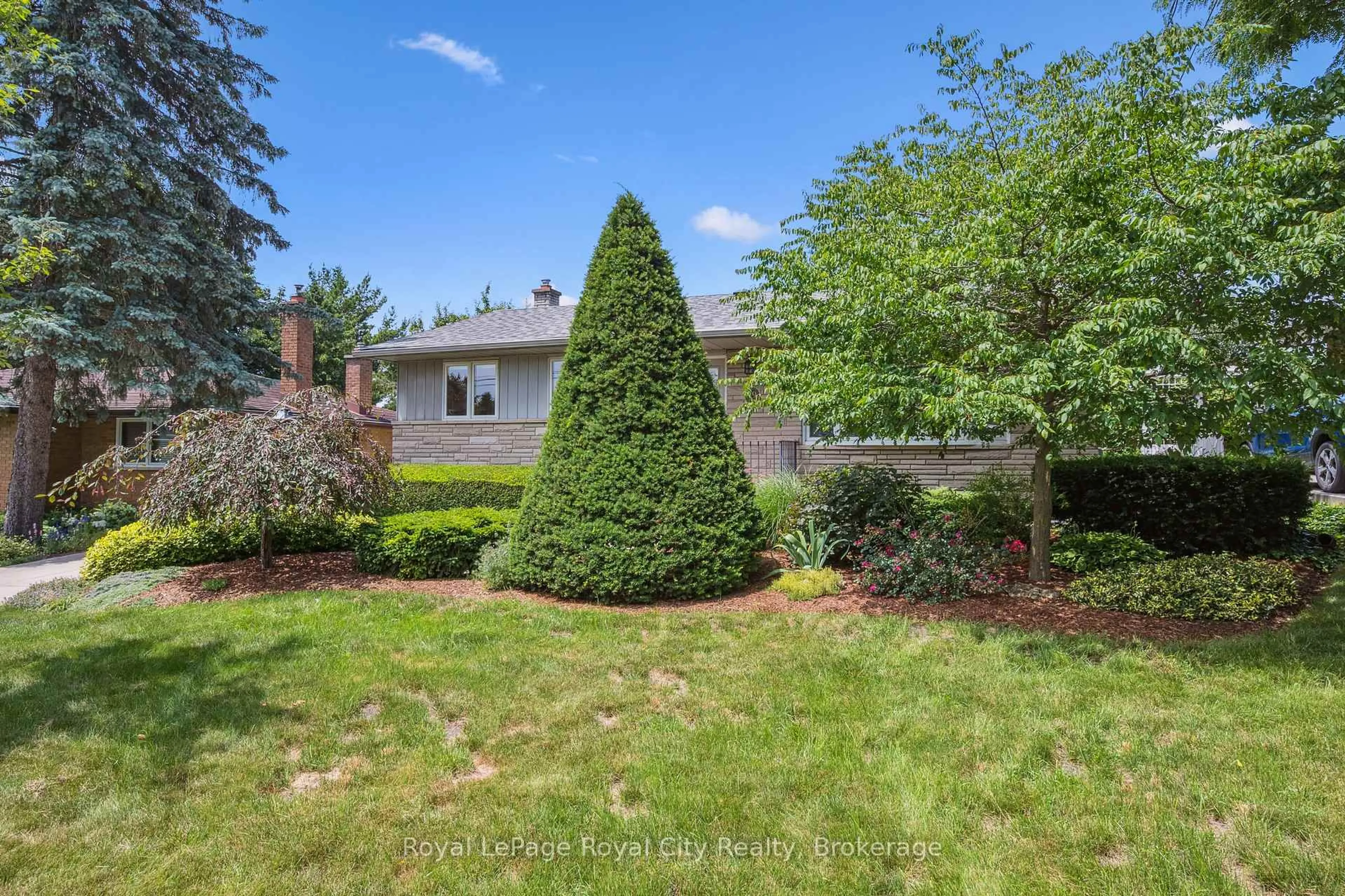 A pic from outside/outdoor area/front of a property/back of a property/a pic from drone, unknown for 59 Algoma Dr, Guelph Ontario N1E 1C8