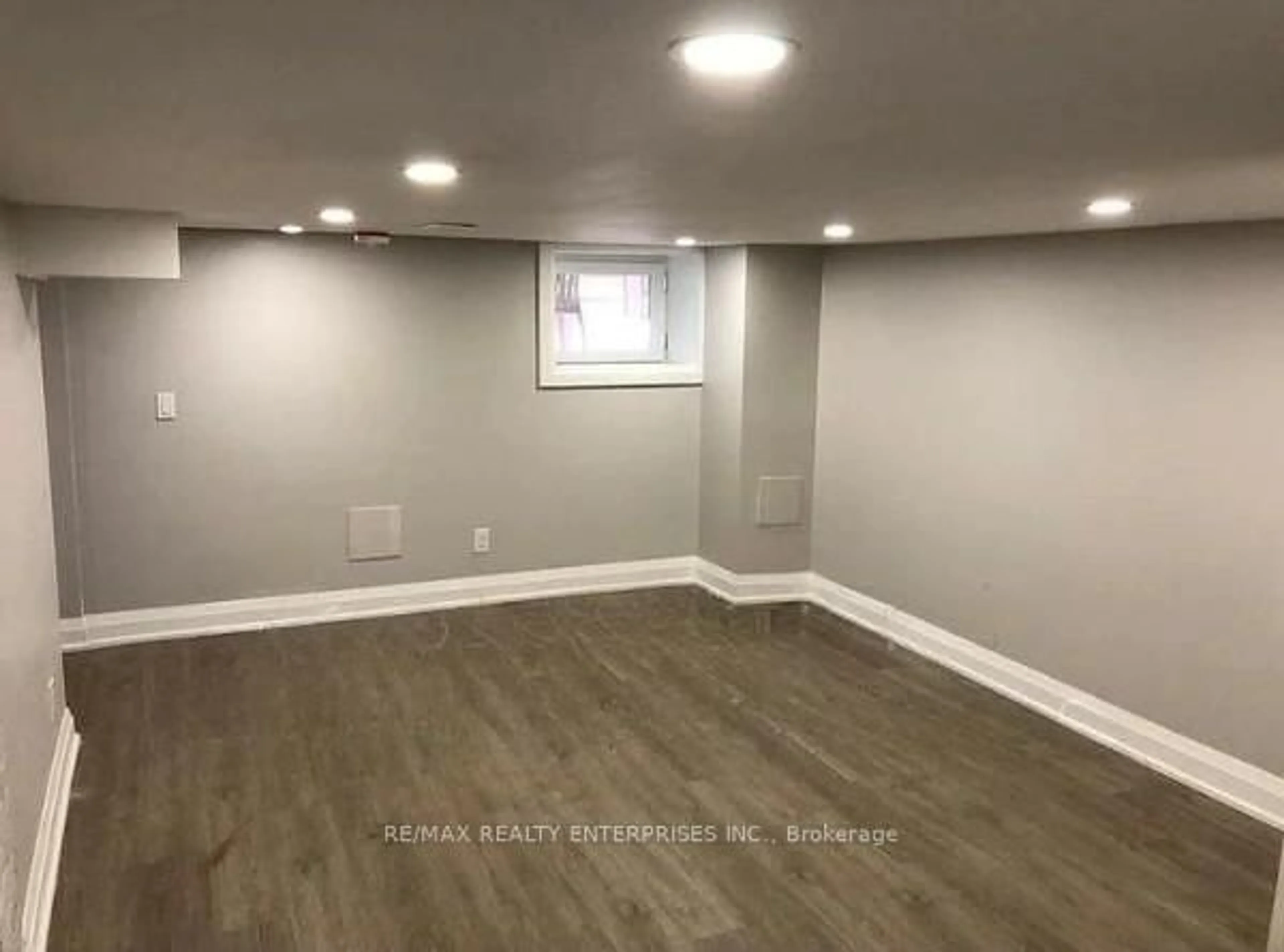 A pic of a room for 26 Fairleigh Ave, Hamilton Ontario L8L 6H2