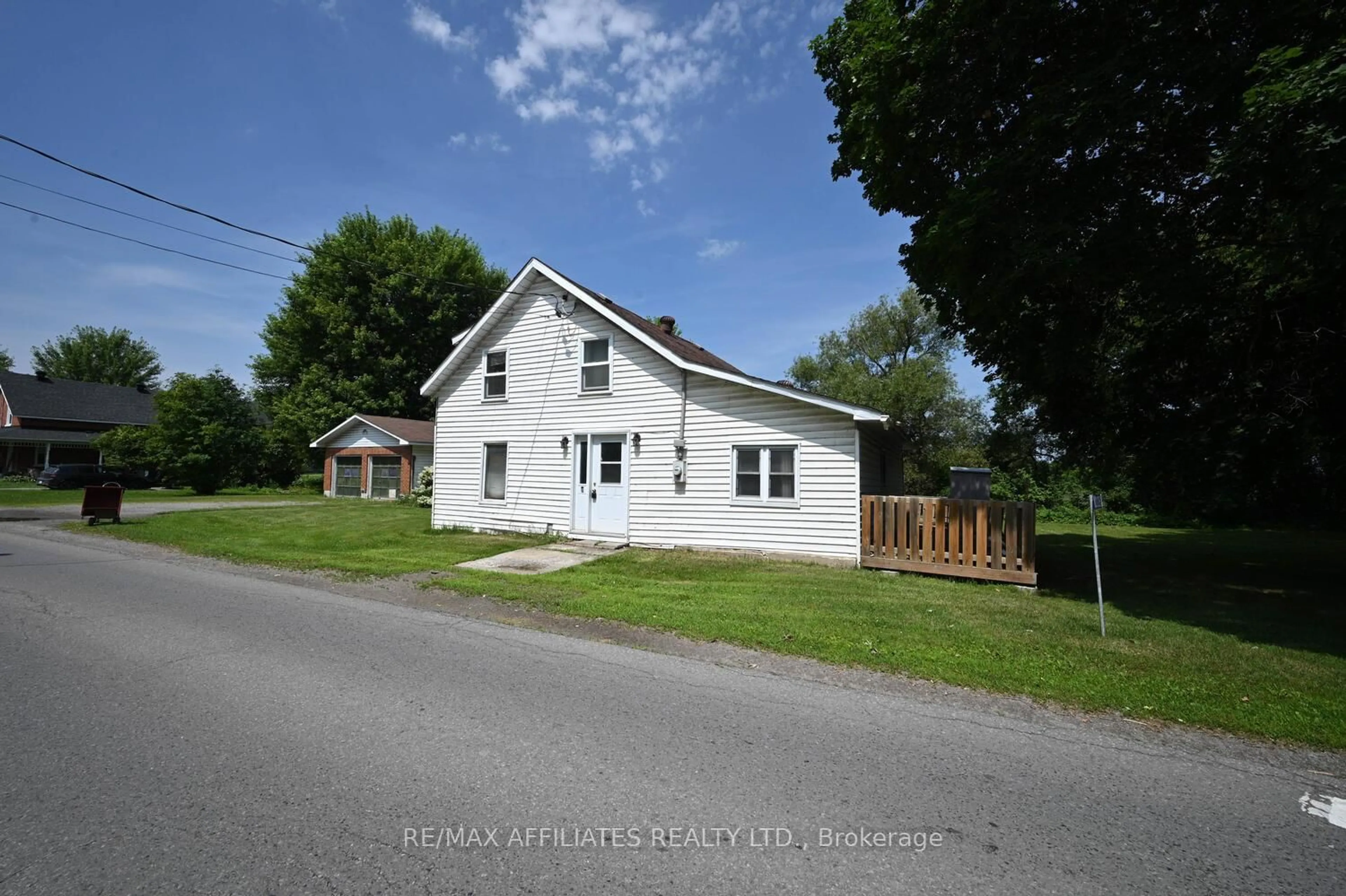 A pic from outside/outdoor area/front of a property/back of a property/a pic from drone, unknown for 1028 County 16 Rd, Merrickville-Wolford Ontario K0G 1G0