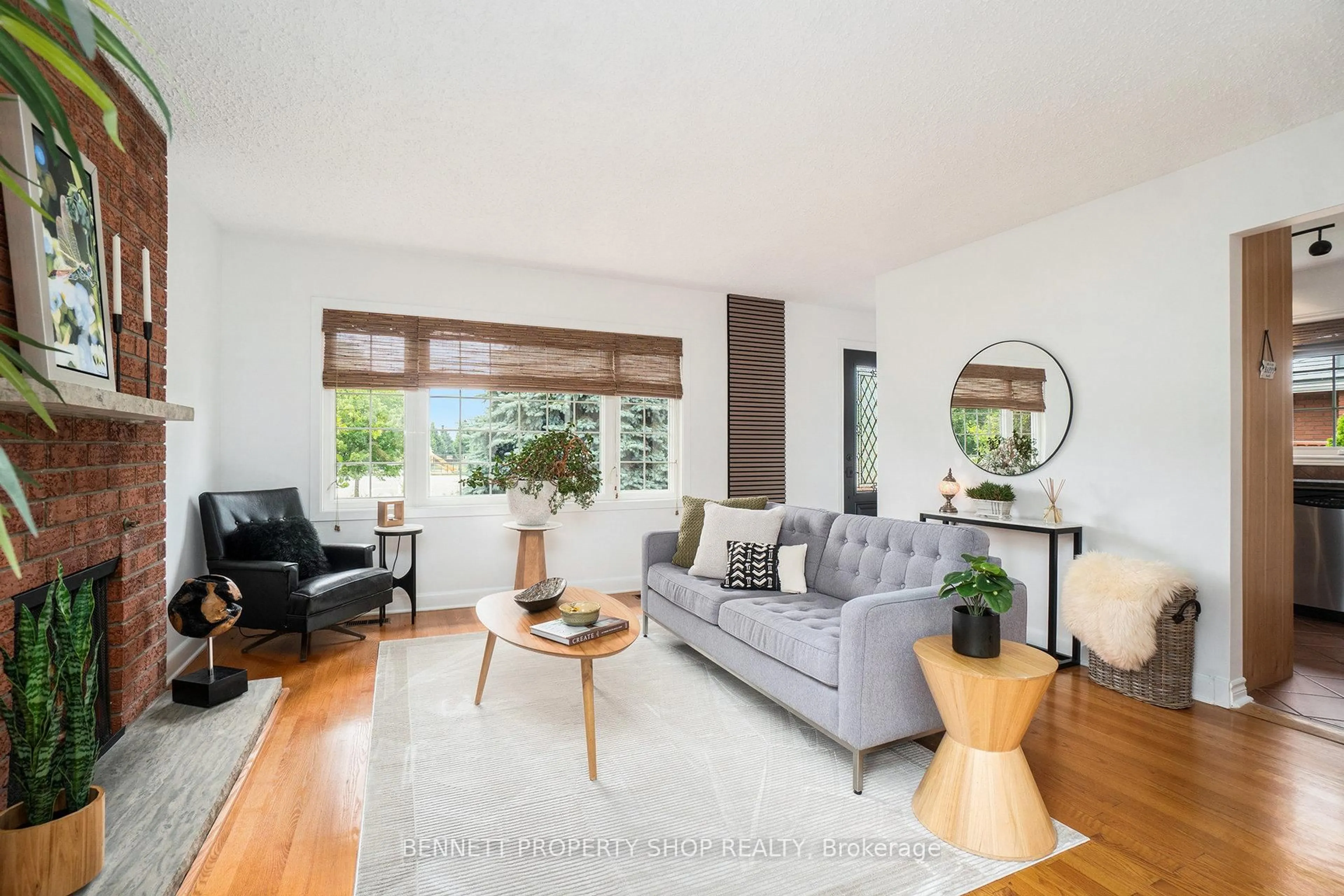 Living room with furniture, unknown for 1339 O Ave, Ottawa Ontario K1G 0B1