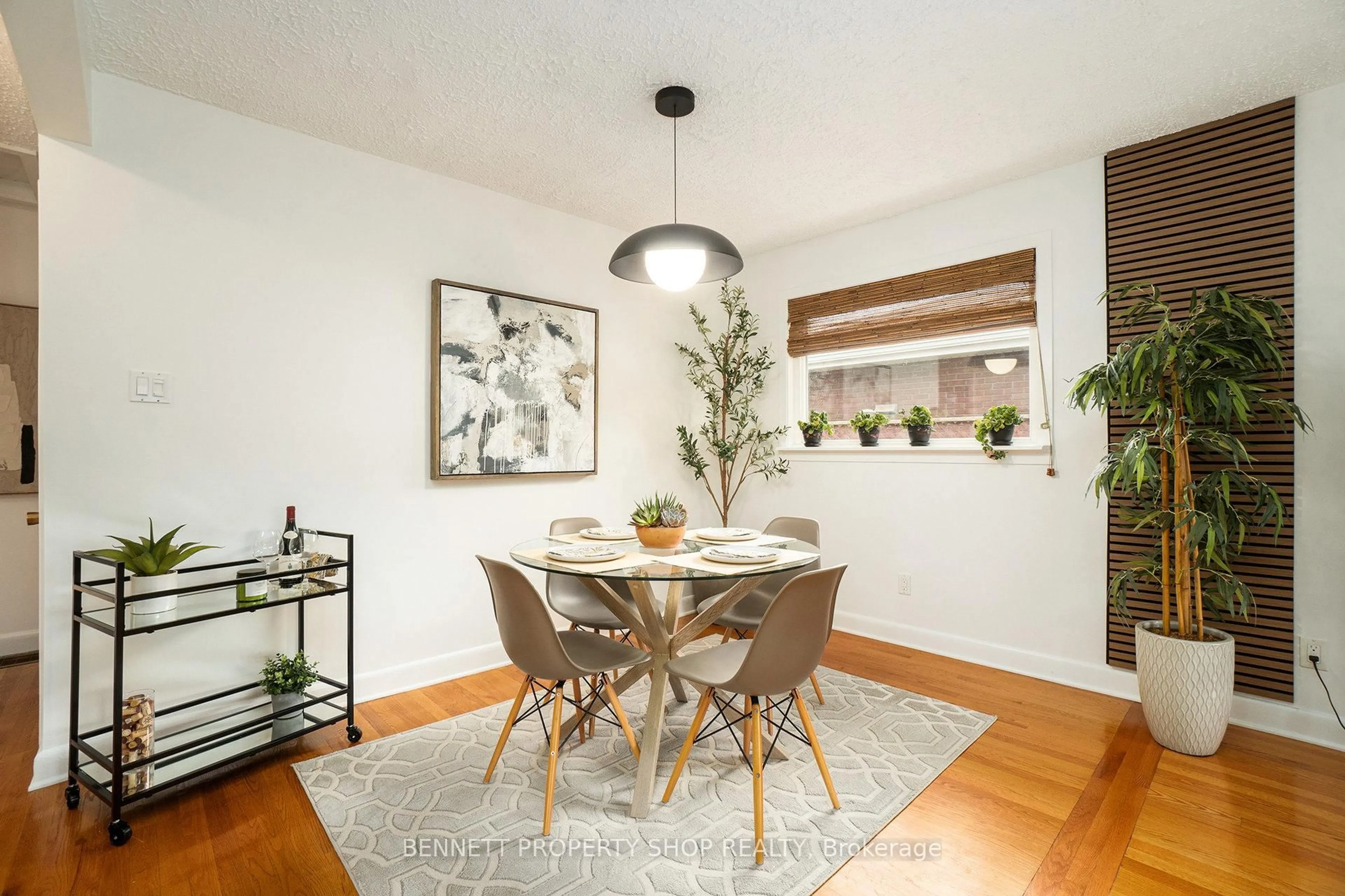 Dining room, wood/laminate floor for 1339 O Ave, Ottawa Ontario K1G 0B1