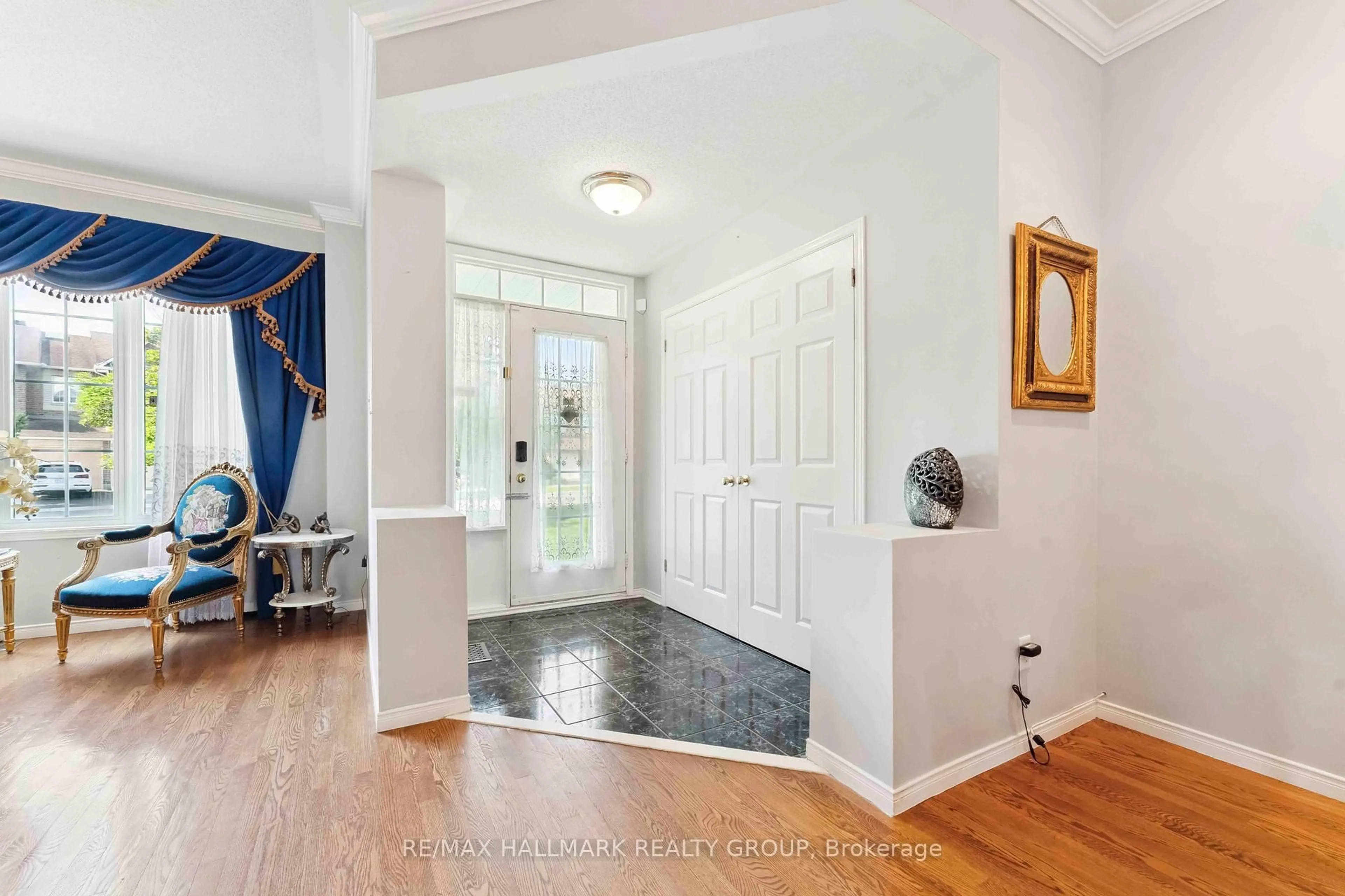 Indoor entryway for 551 Chardonnay Dr, Orleans Ontario K4A 4G7