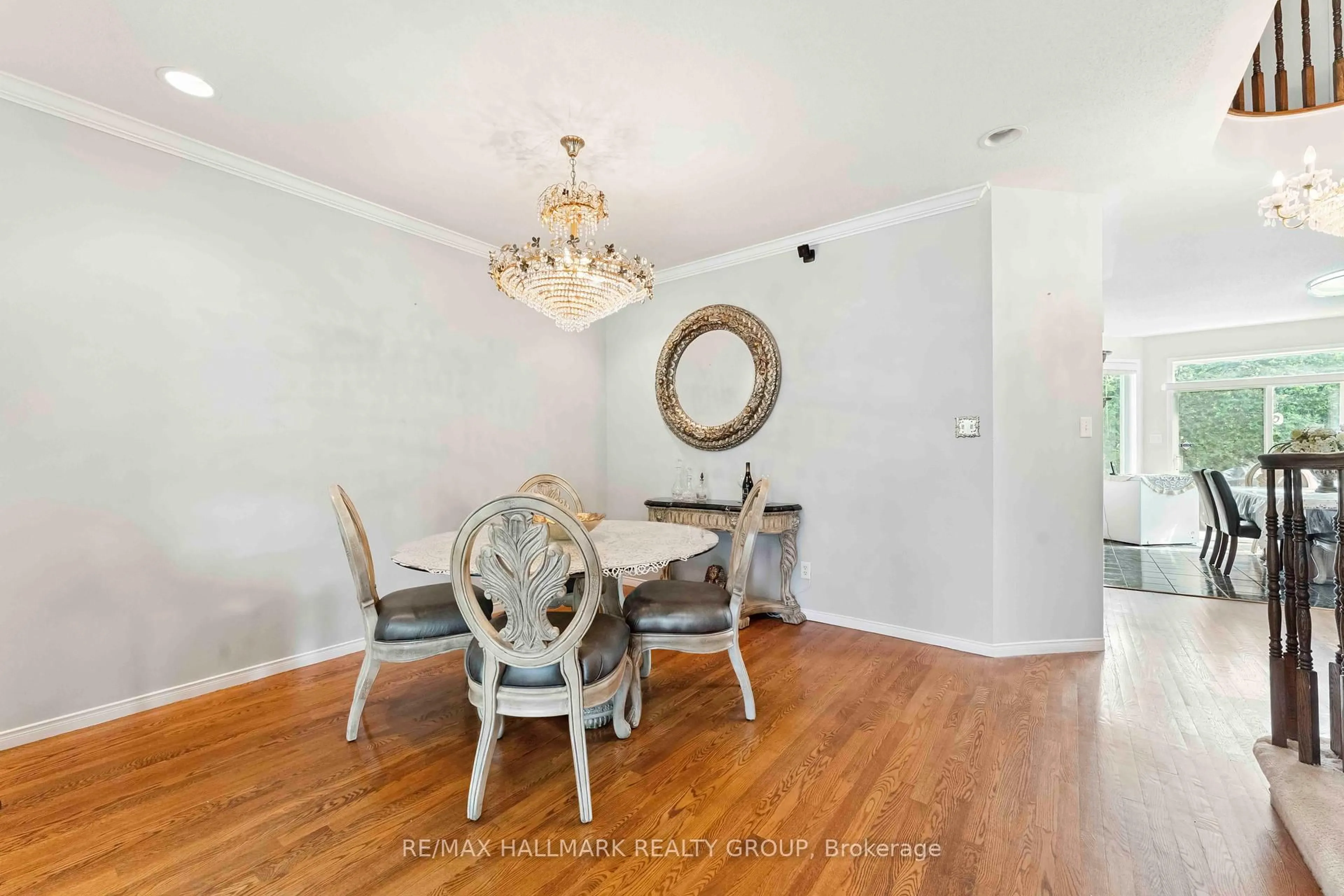 Dining room, wood/laminate floor for 551 Chardonnay Dr, Orleans Ontario K4A 4G7