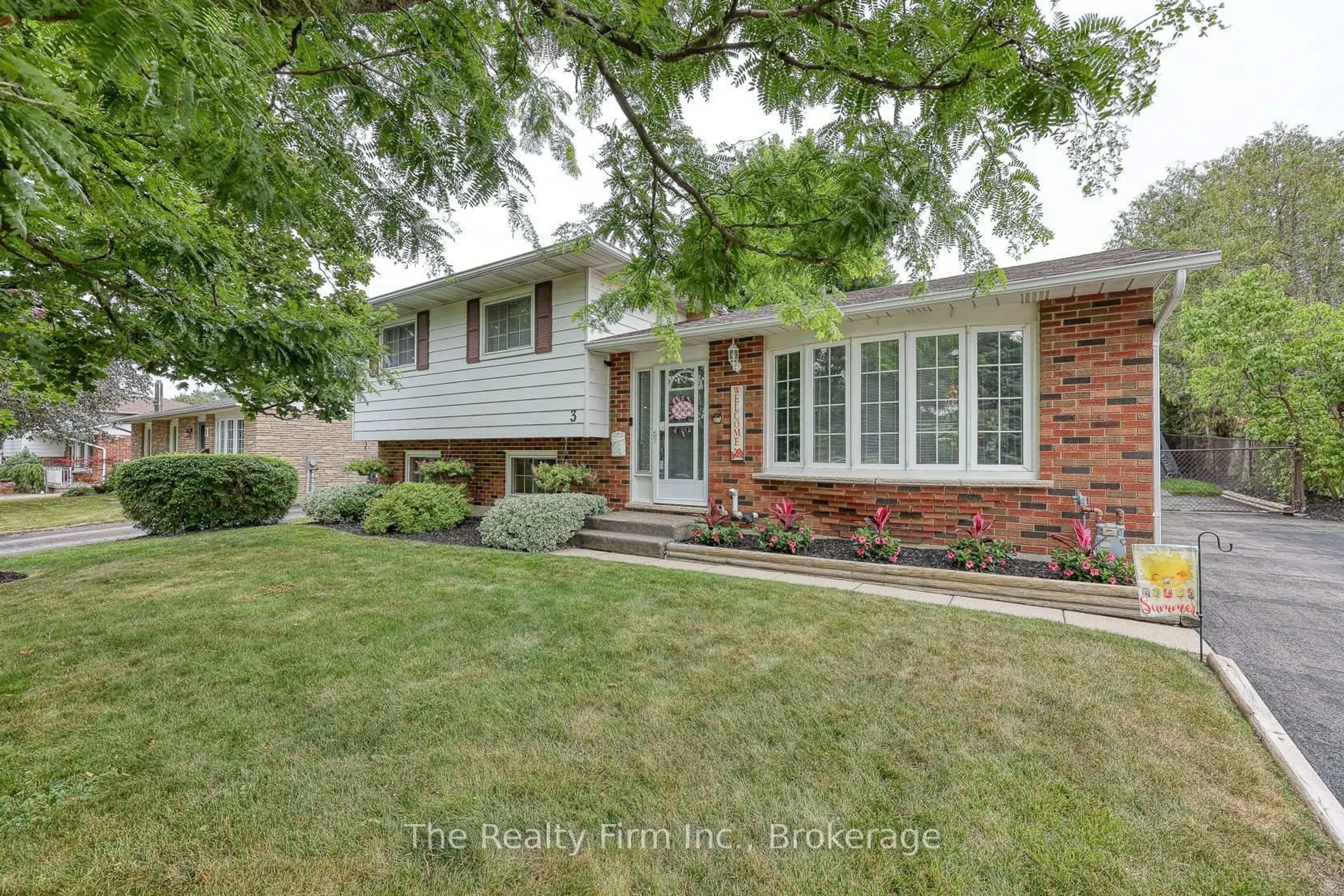 Home with brick exterior material, street for 3 Greenwood Rd, Ingersoll Ontario N5C 3N2