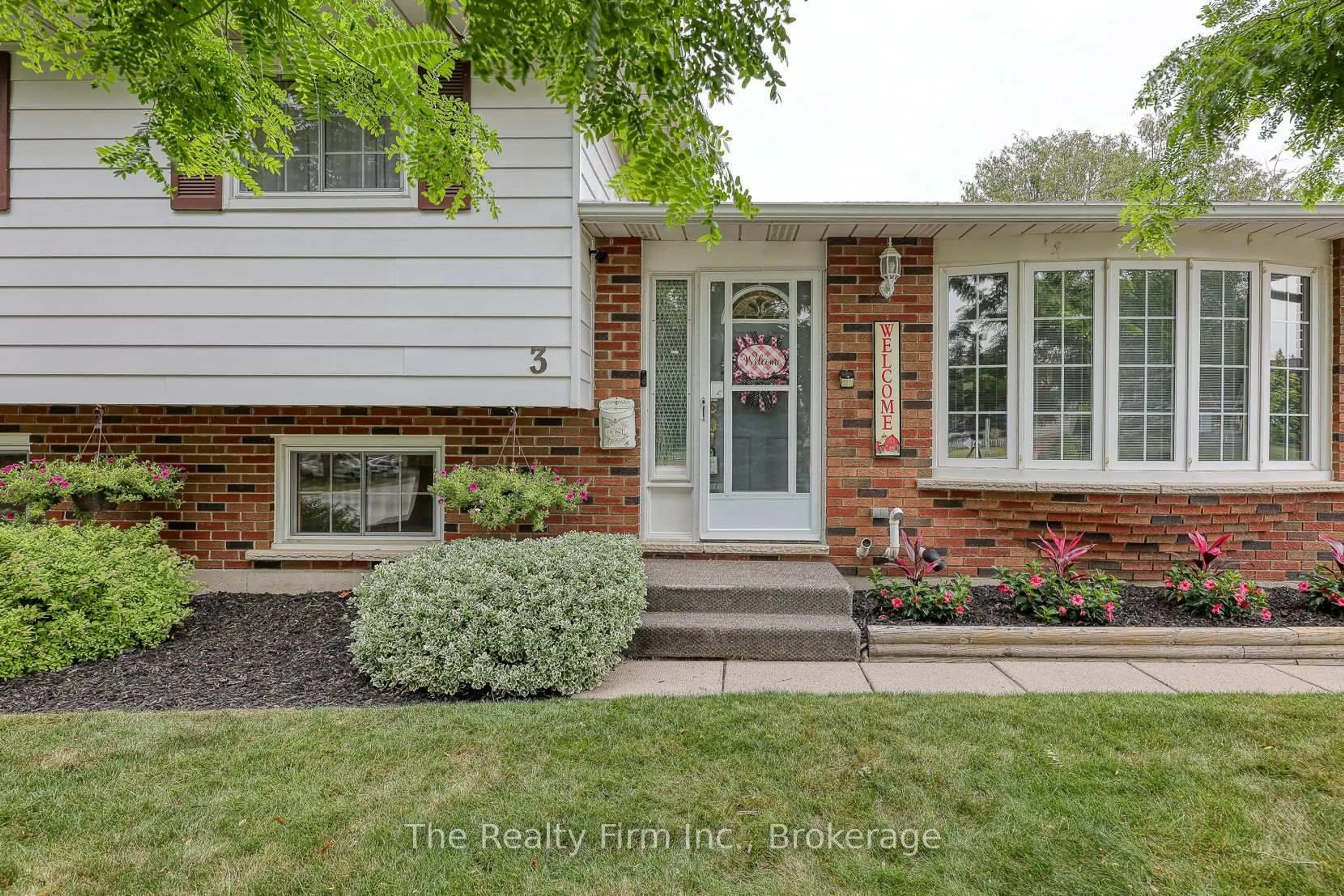 Home with brick exterior material, street for 3 Greenwood Rd, Ingersoll Ontario N5C 3N2